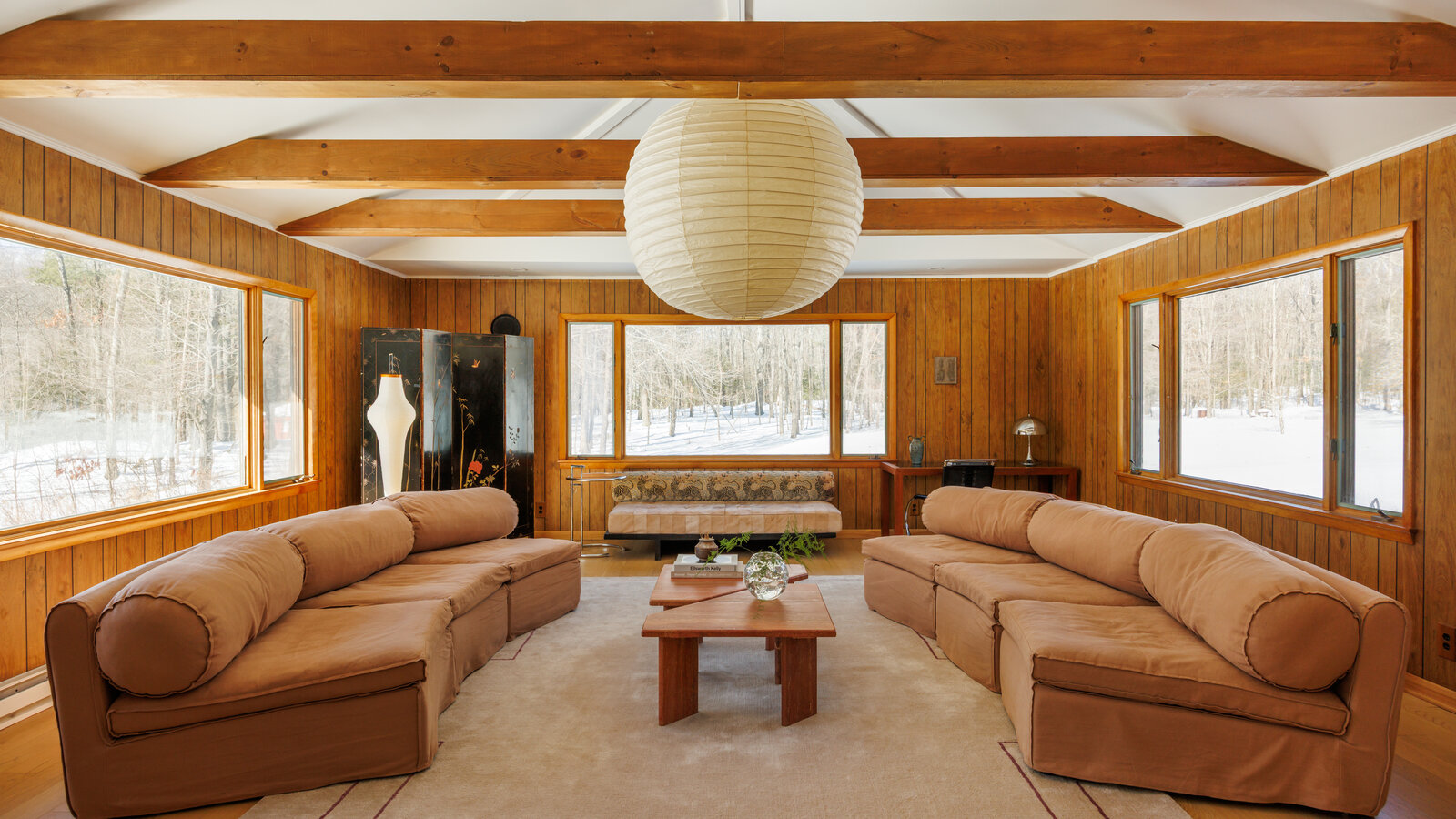 A Living Room Transformed in a Hudson Valley House - The New York Times