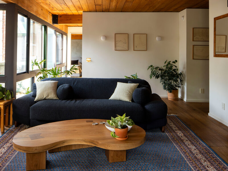 A Modern Living Room With Reminders of the Past - The New York Times