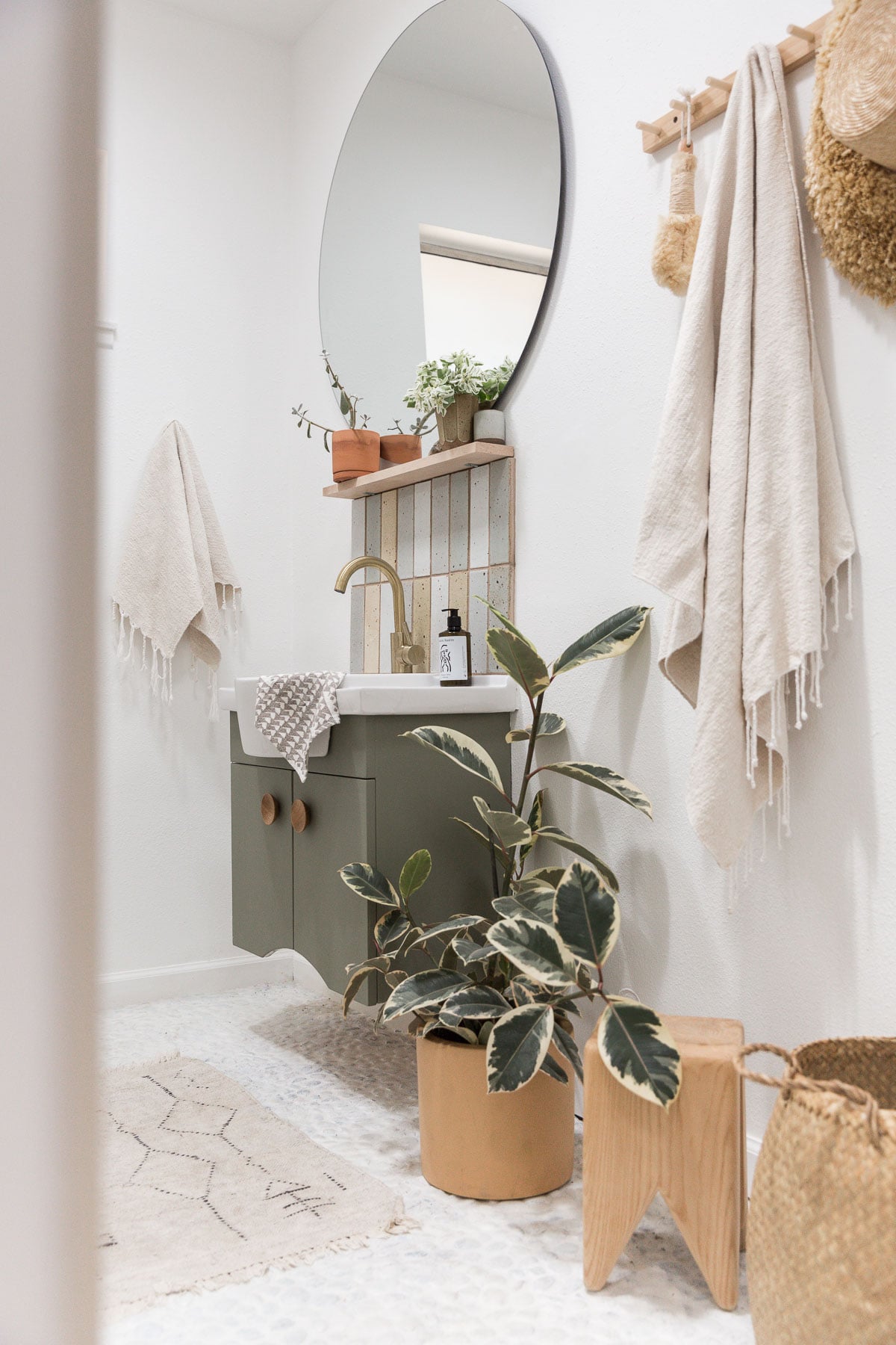 Before and After: Small Bathroom Ideas on a Budget -