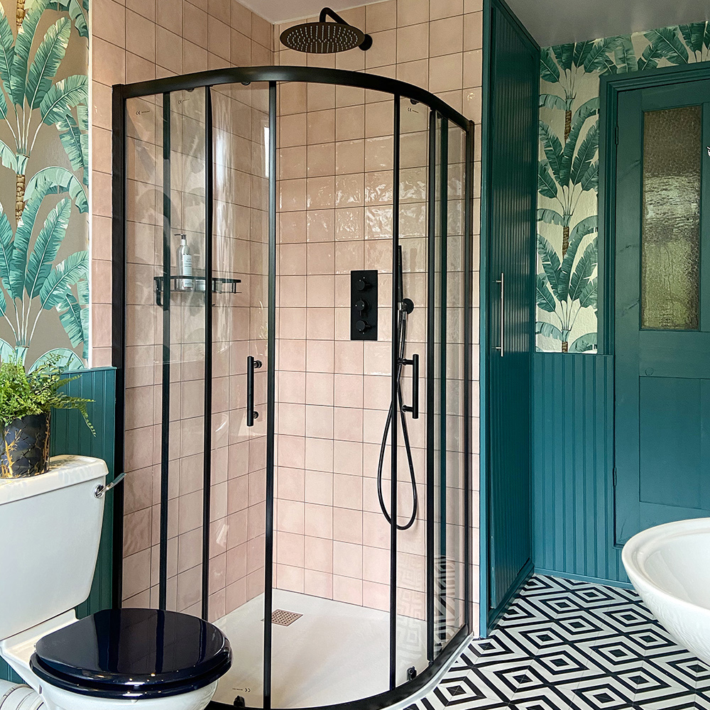 black-pink-bathroom-decor - Audenza Blog
