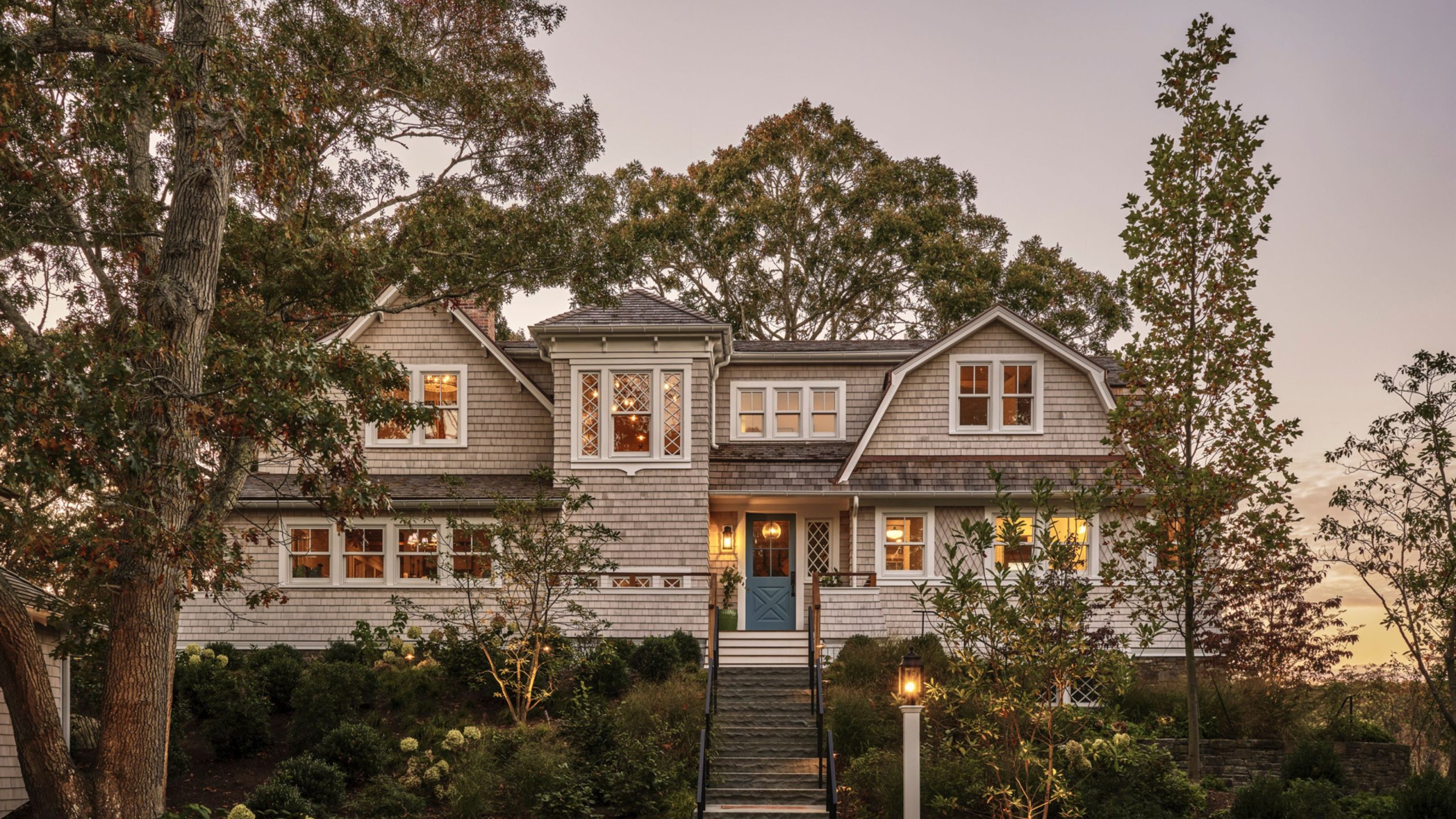 Cape Cod House Style, Explained by a New England Architect | Livingetc