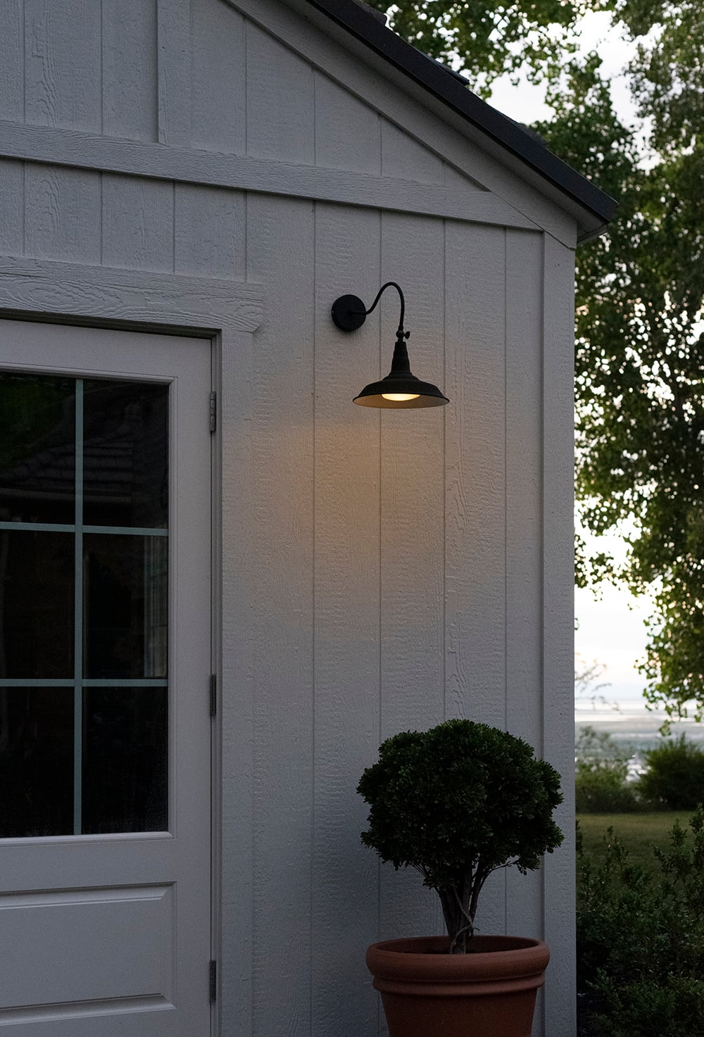 Choosing Timeless Exterior Lighting (A Designer Guide)