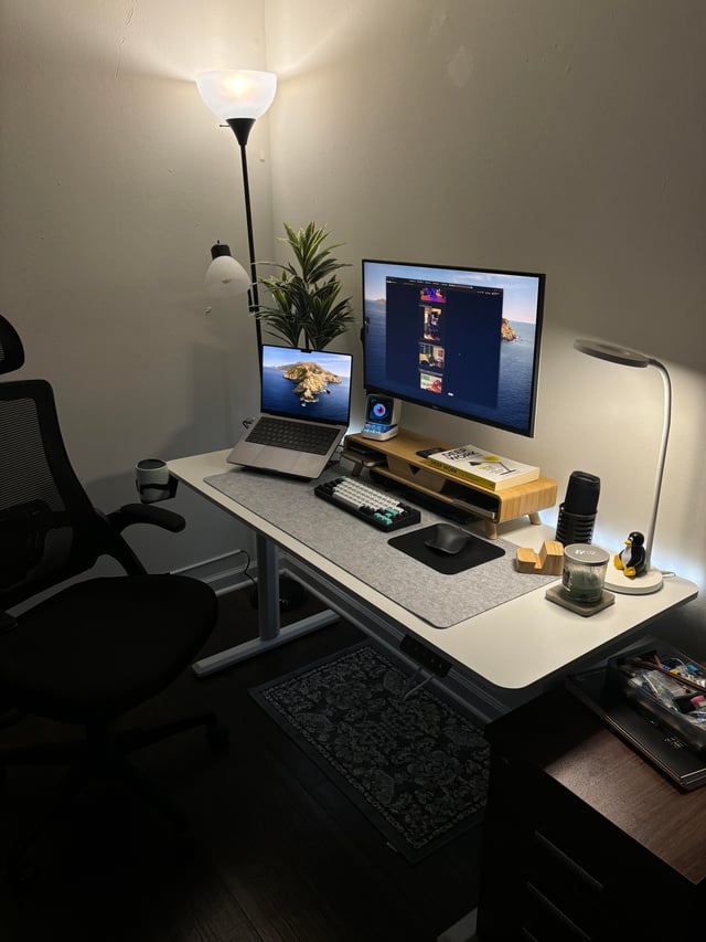 college apartment setup. open to suggestions : r/Workspaces