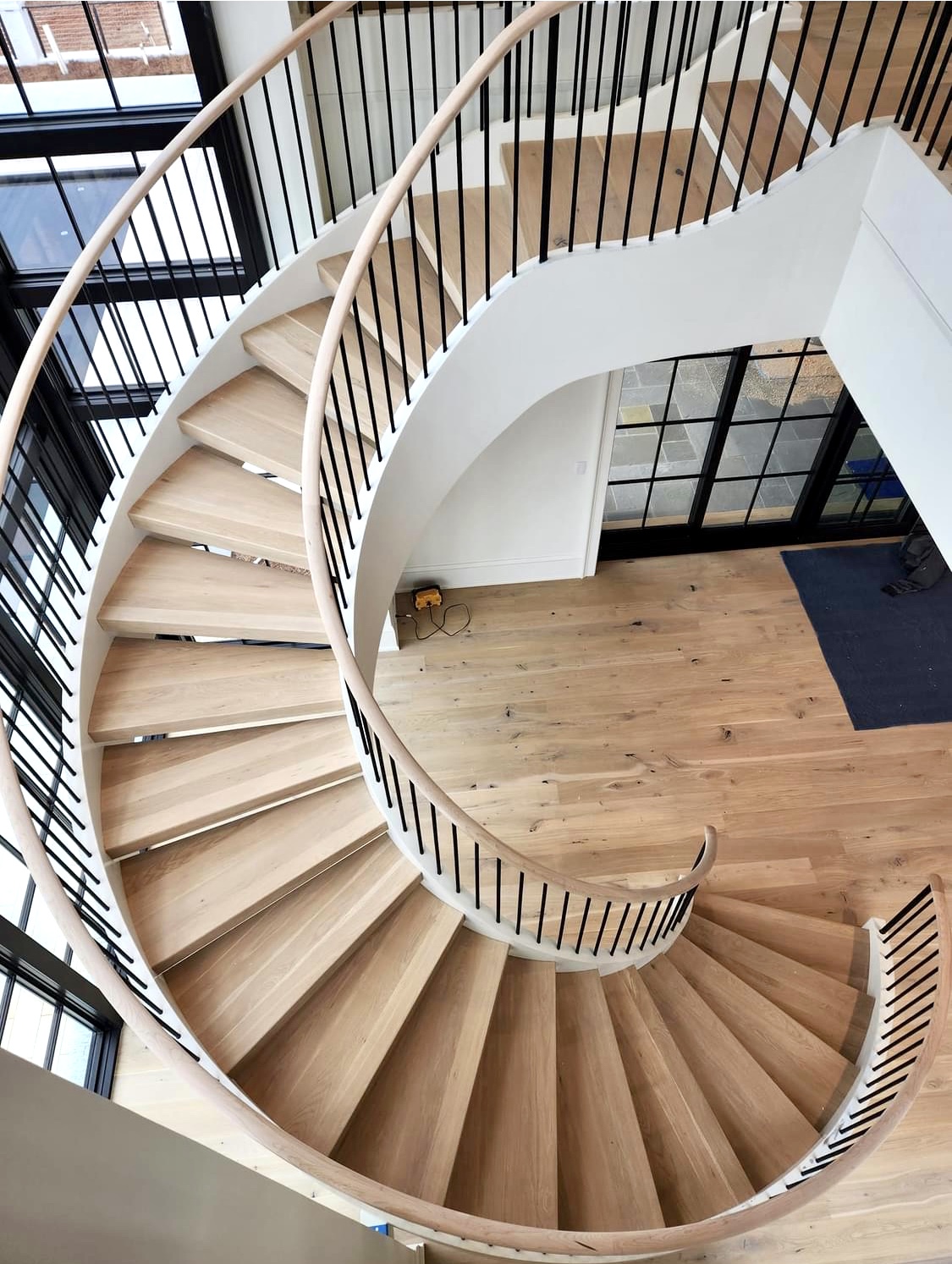 Curved Stairs – Elegant & Custom Staircase Designs