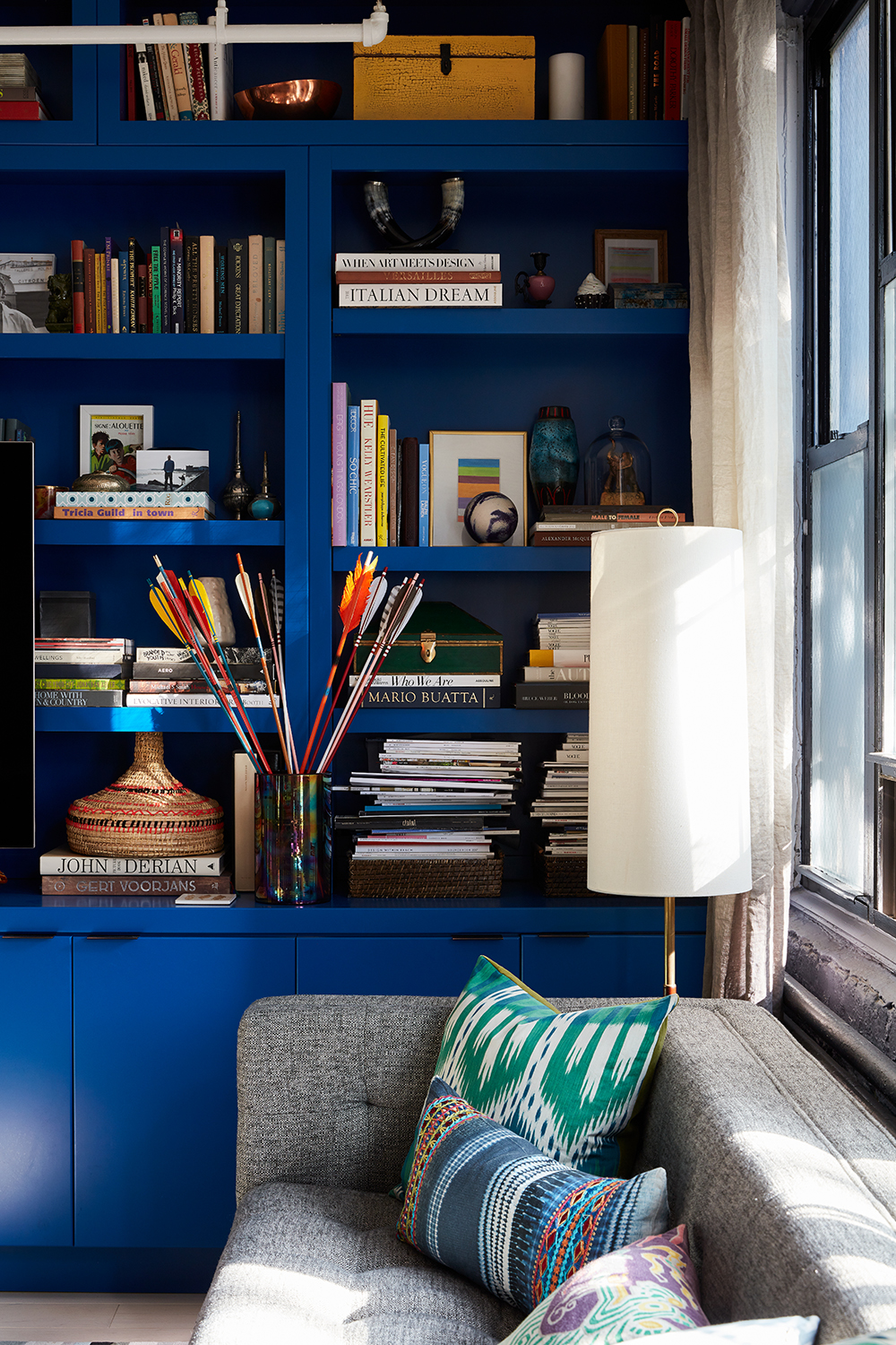 Decorating bookshelves – the best modern ideas for styling | Livingetc