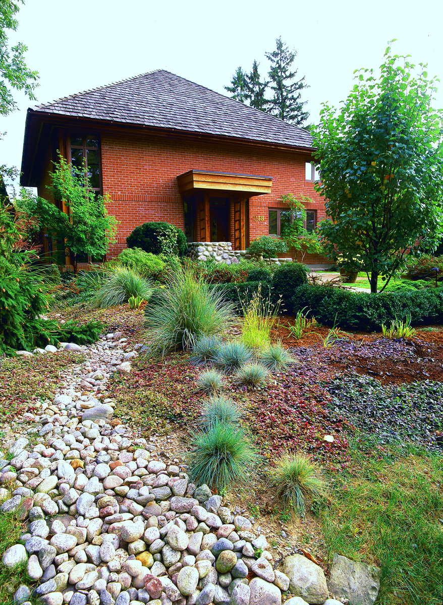 Designing a Lawnless Front Yard - Fine Gardening