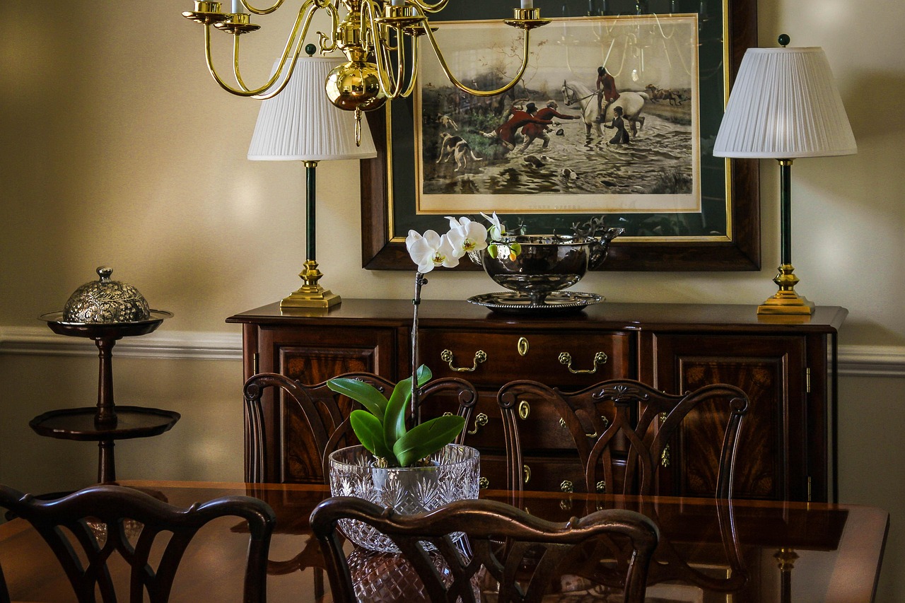 dining room, dining table, chippendale chair, sideboard, buffet, dumb waiter, mahogany, punch bowl, white orchid, silver, fox hunting, sporting print, alfred strutt, three offers, side saddle, sidesad