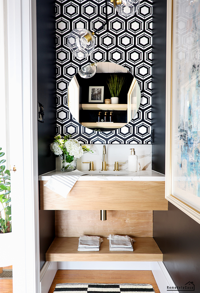 DIY - Modern Powder Room Makeover - Remodelando la Casa