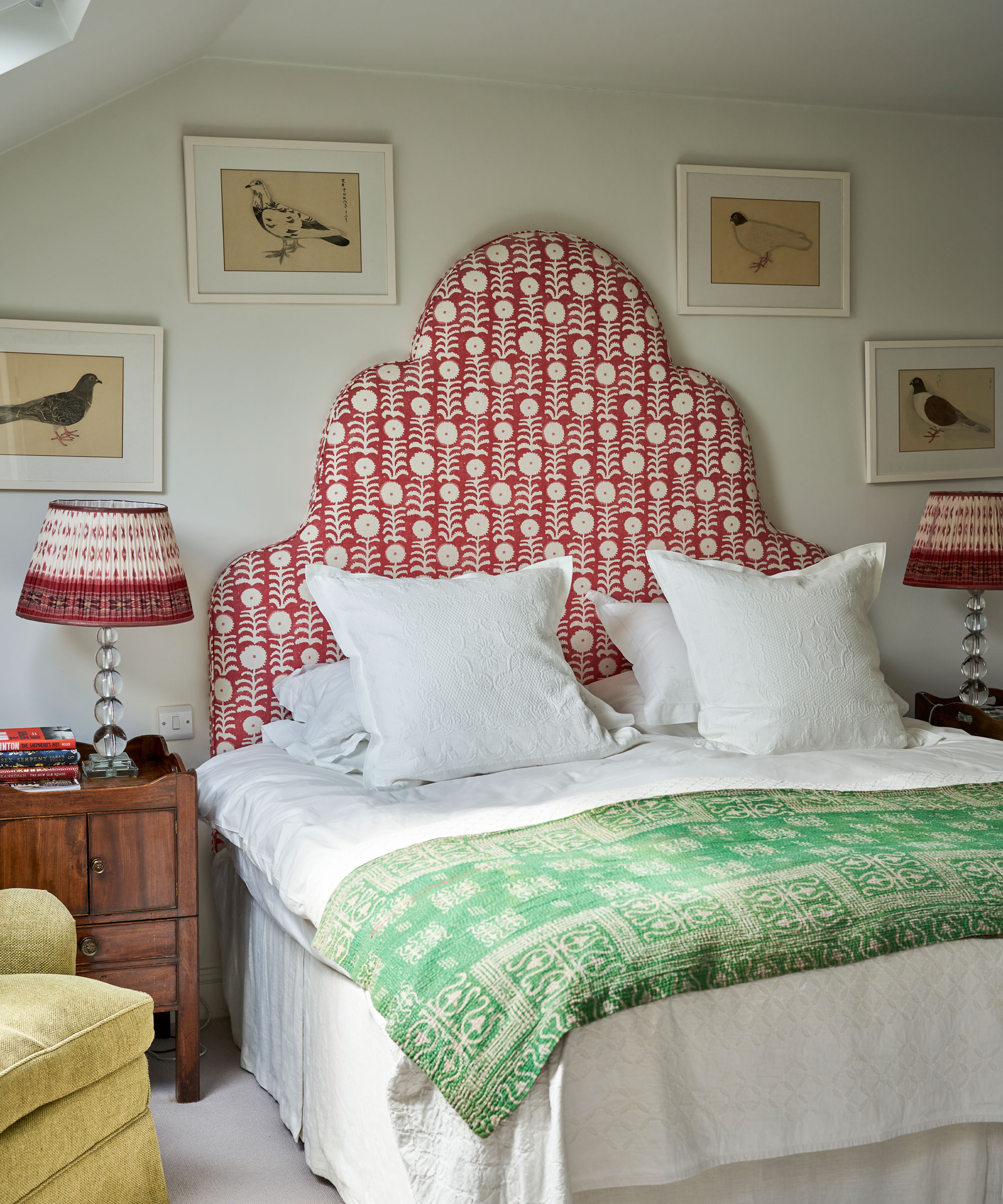 Double bed ideas for small rooms: 10 clever compact spaces | Homes and Gardens