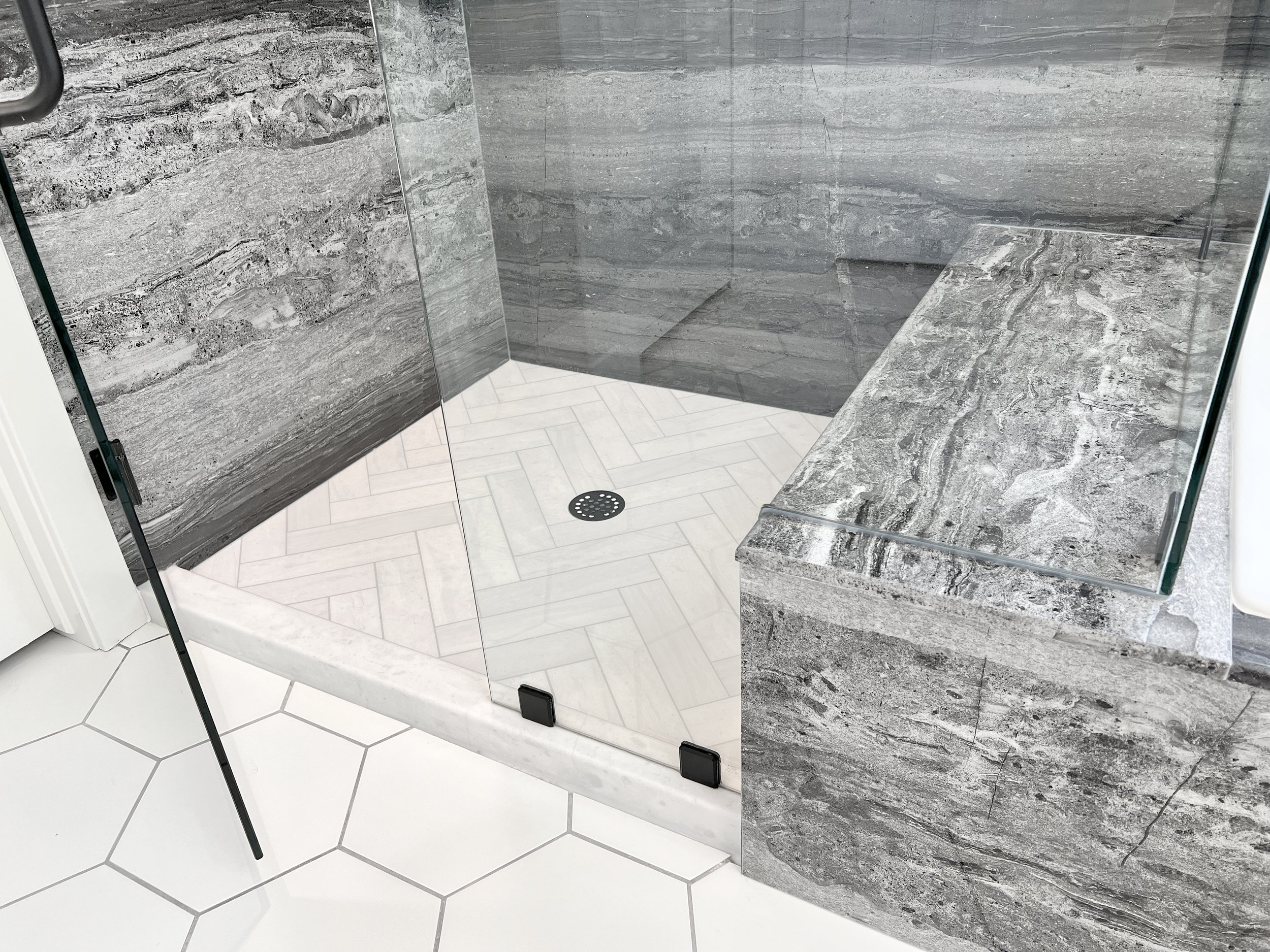 Grout-free Surfaces | Enhance Your Bathroom Today — Upgrade Now — Tyvarian Surfaces