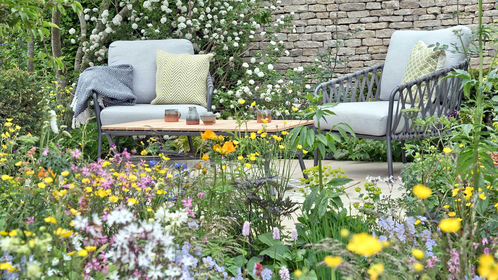 How to create a wildflower front yard: expert advice | Homes and Gardens