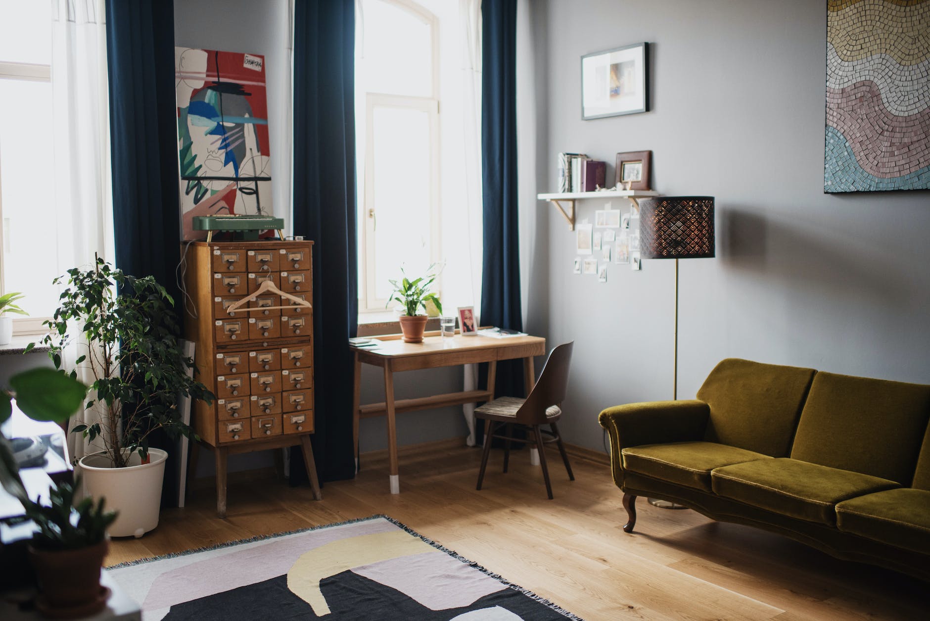 Interior Design Hacks for Small Apartments: Maximizing Space in College - EngineeringCivil.org