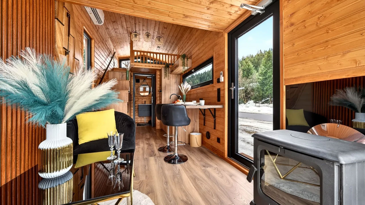 Katrin Tiny House Offers Warmth of Luxury Hotel