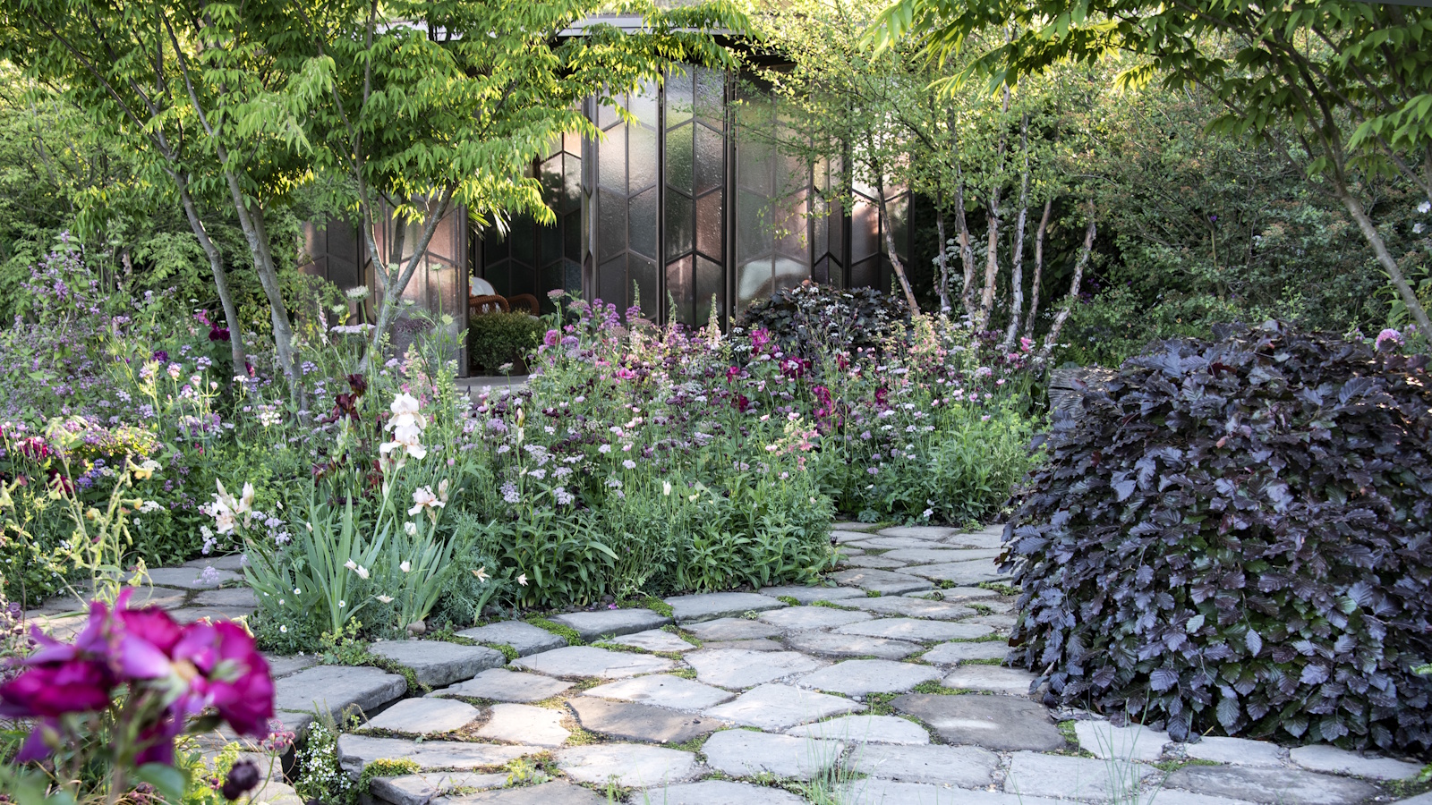 Landscape Designers Say These 7 Things Will Date Your Home in 2026 | Homes and Gardens