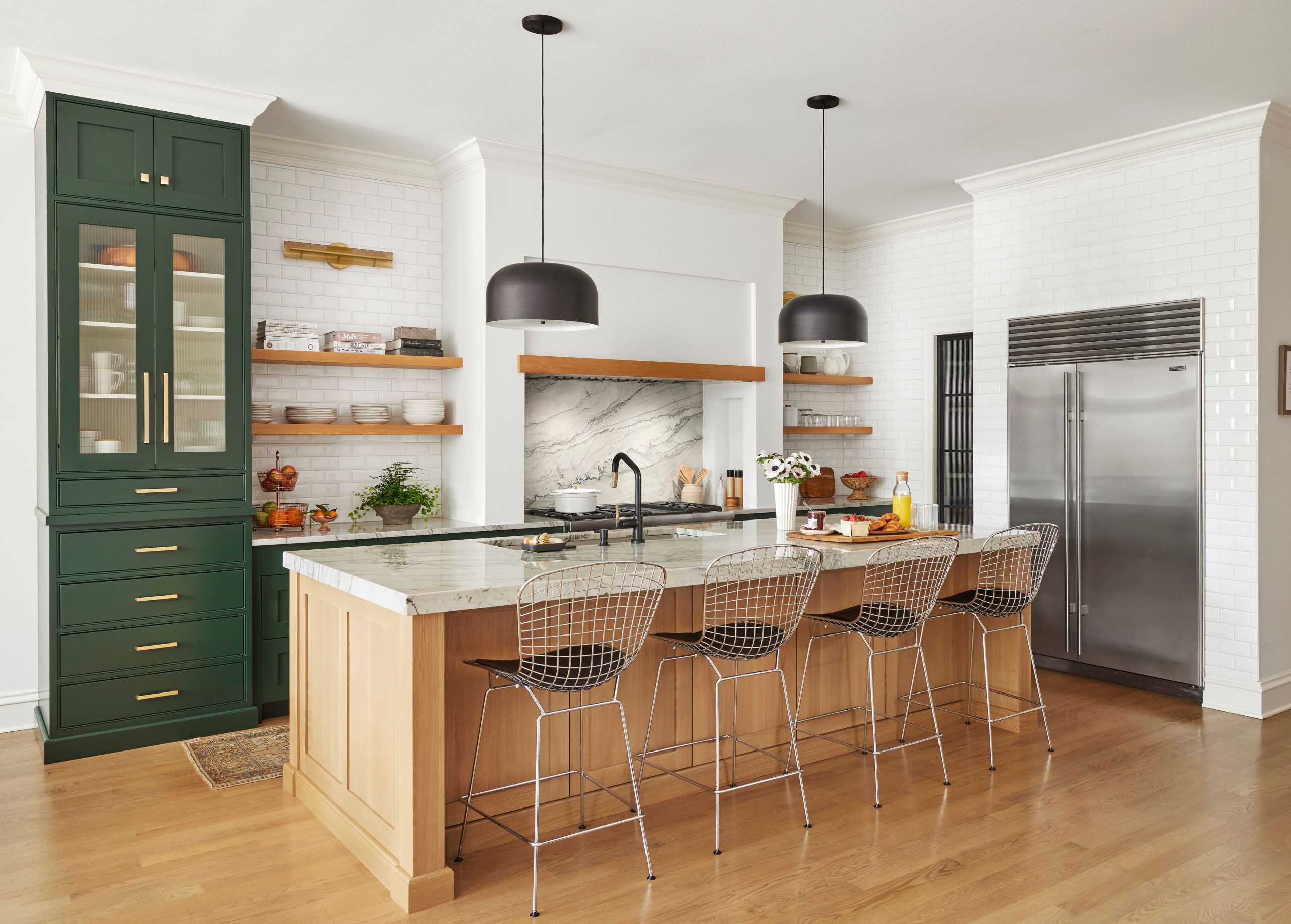 Luxury Custom Kitchen Islands: Elevate Your Manhattan Home