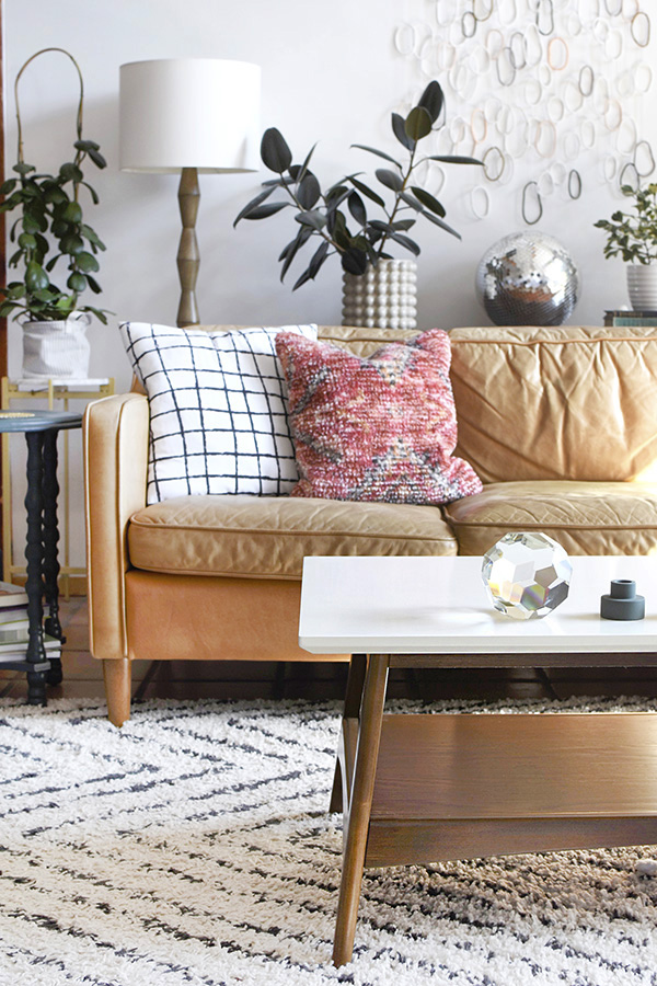 Minimalist Living Room with plants - Delineate Your Dwelling
