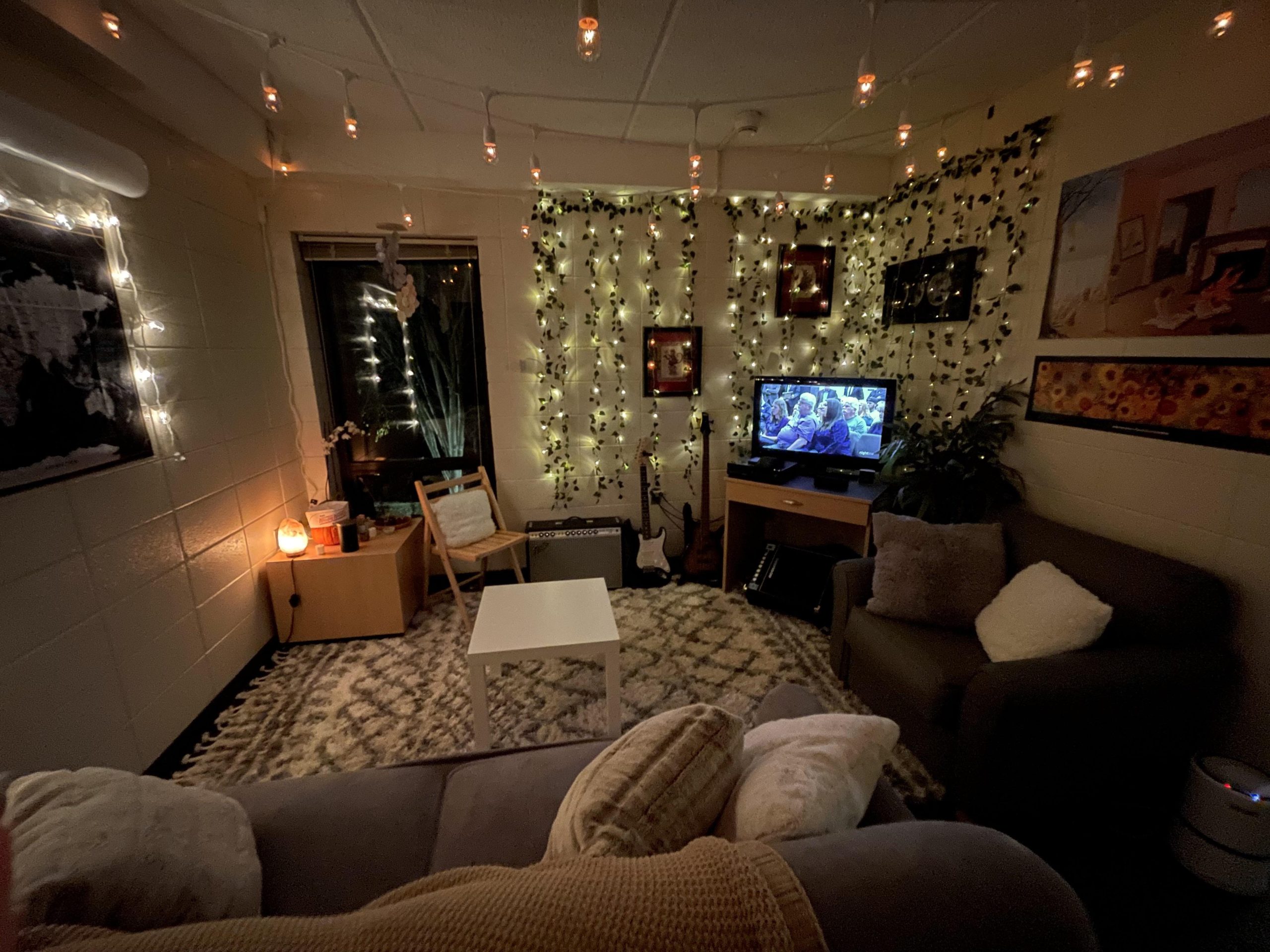 My college dorm, not finished decorating quite yet :) : r/CozyPlaces
