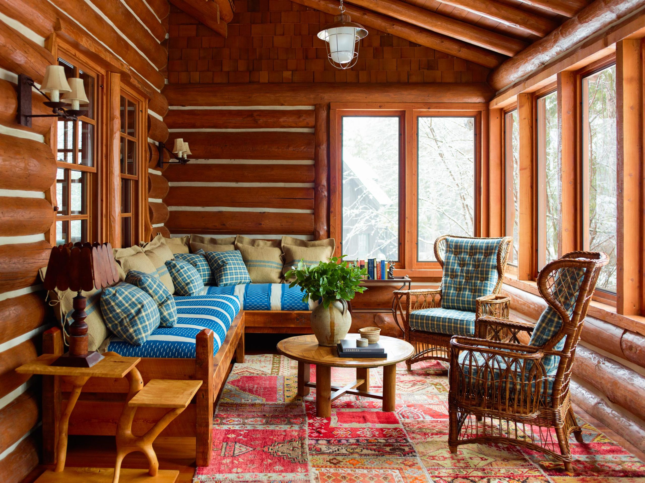 One Cozy Cabin, Hold the Clutter - WSJ