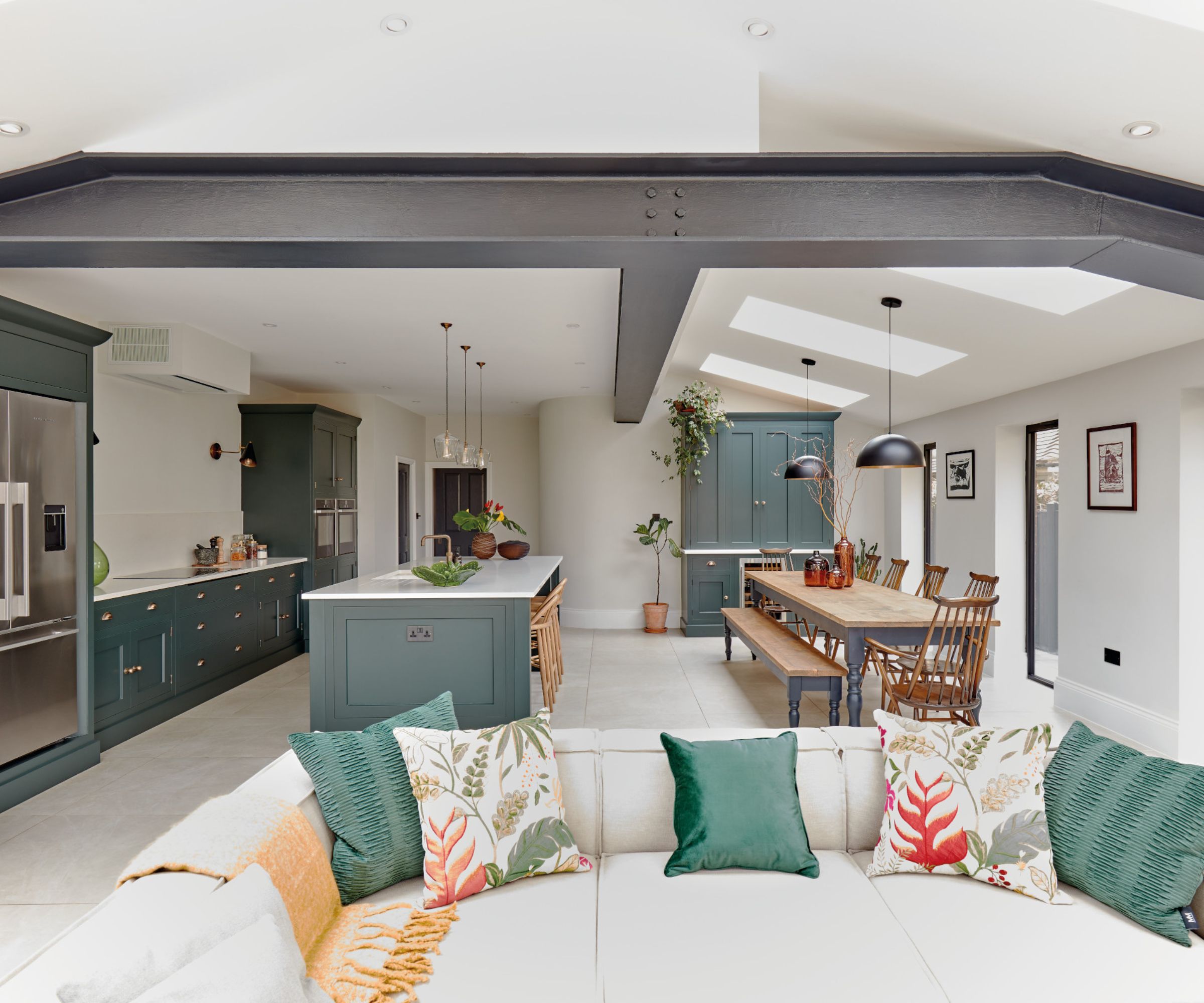 Open plan kitchen ideas: 26 tricks to enhance single spaces | Homes and Gardens