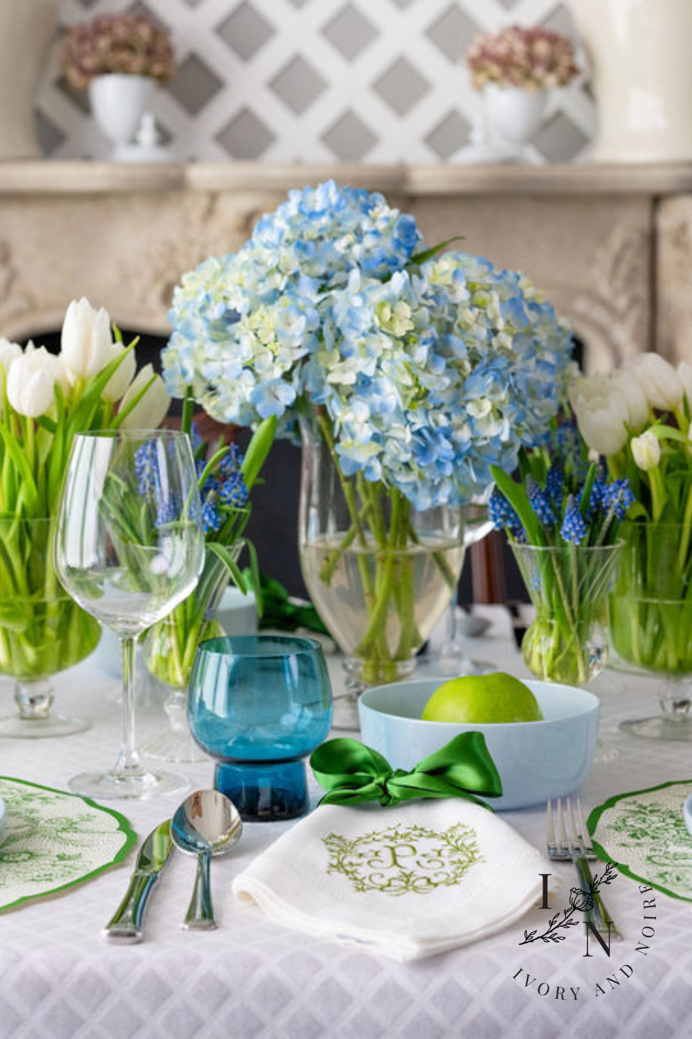 Pretty Spring Brunch Table Decor Ideas | Ivory & Noire