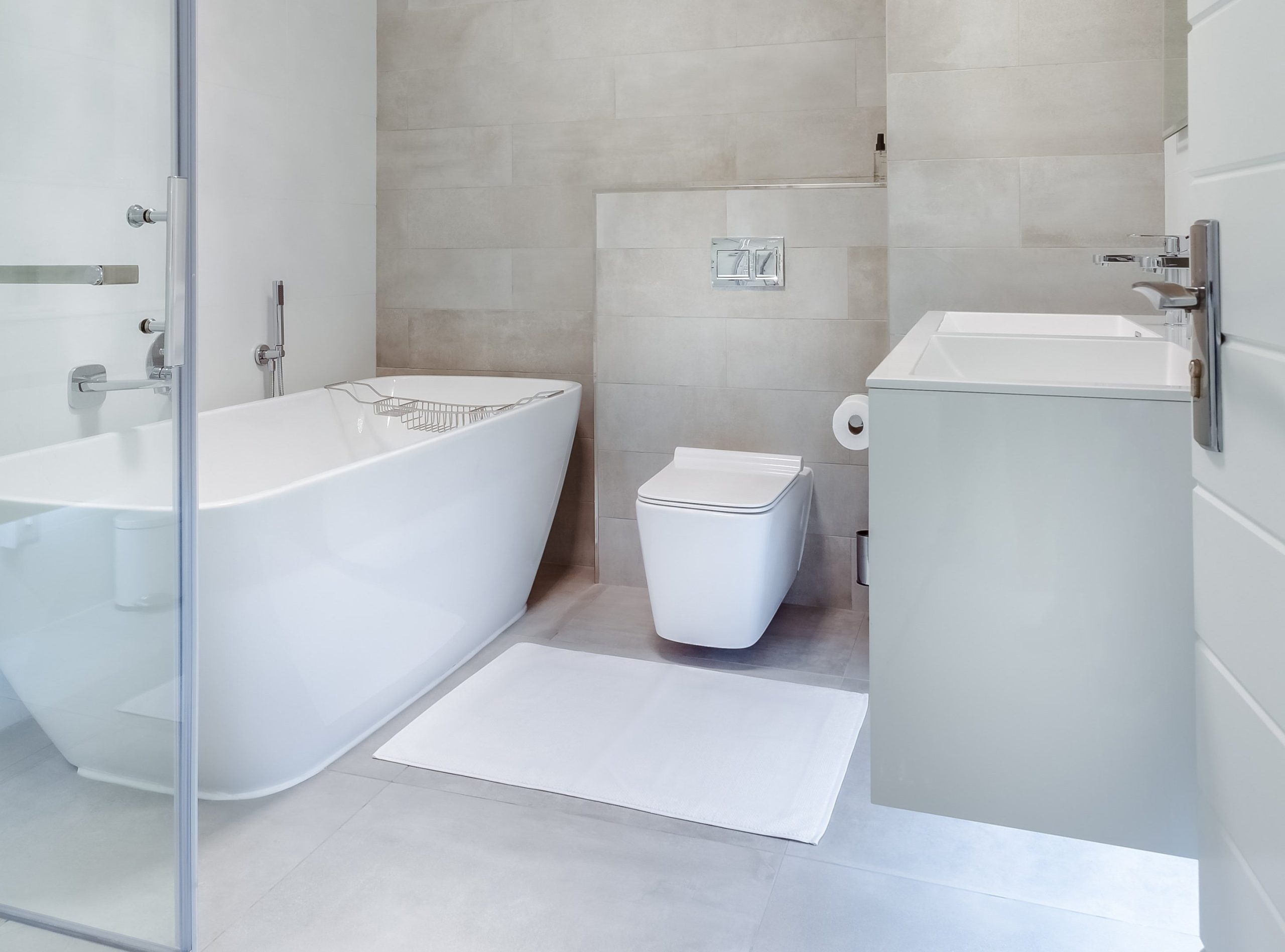 Should I Put A Rug In My Bathroom? | PlushRugs