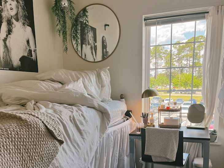 This CCGA Freshman Made Her Dorm a Cozy, Minimalist Space | Dorm Therapy