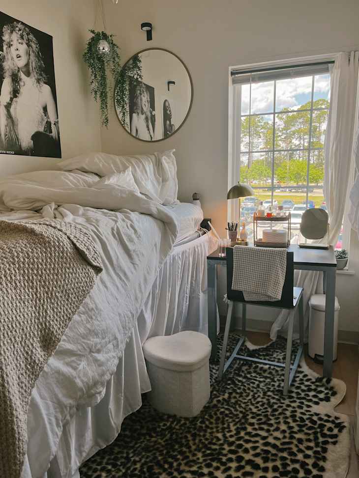 This CCGA Freshman Made Her Dorm a Cozy, Minimalist Space | Dorm Therapy