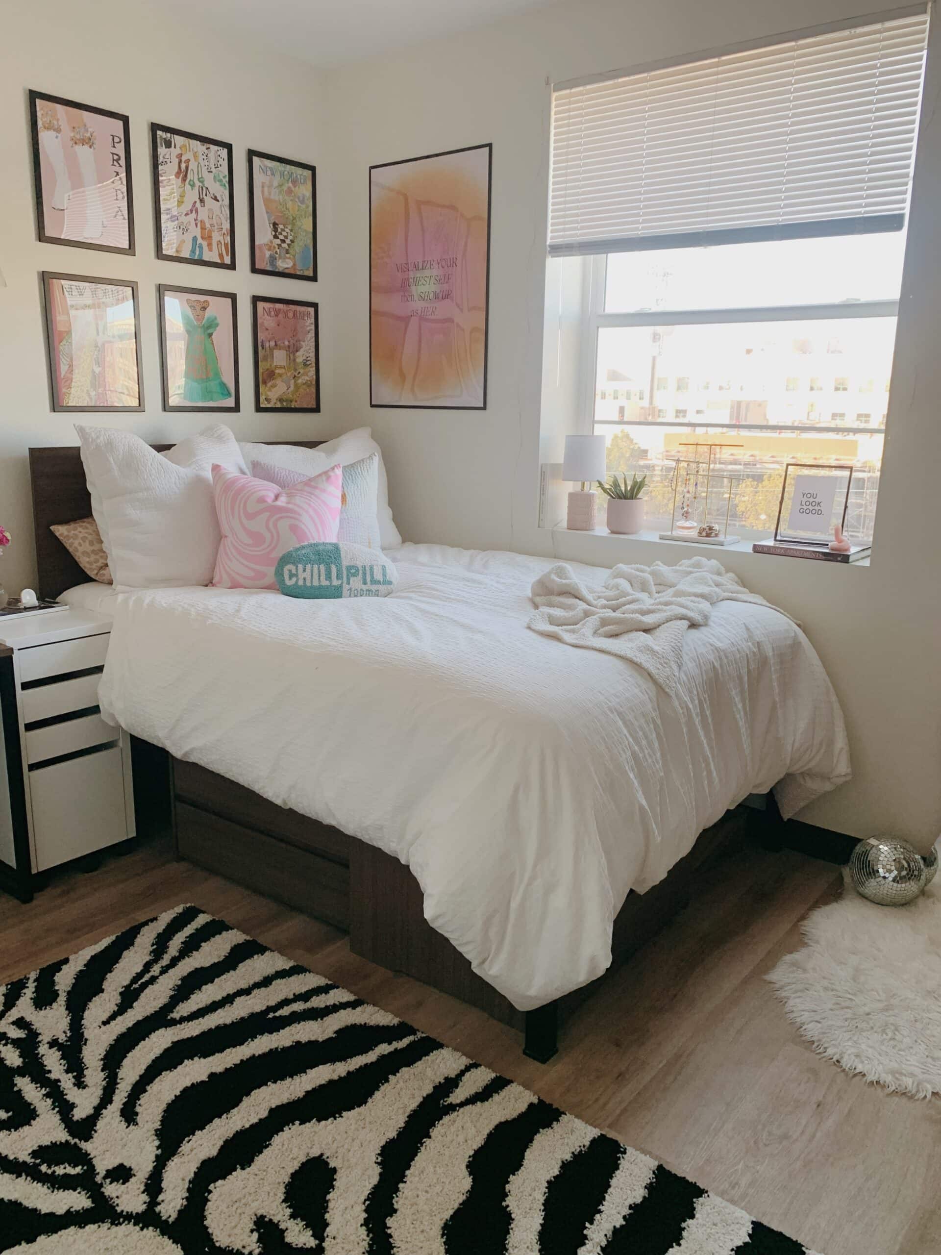 This San Diego State College Bedroom Is the Epitome of Trendy - By Sophia Lee