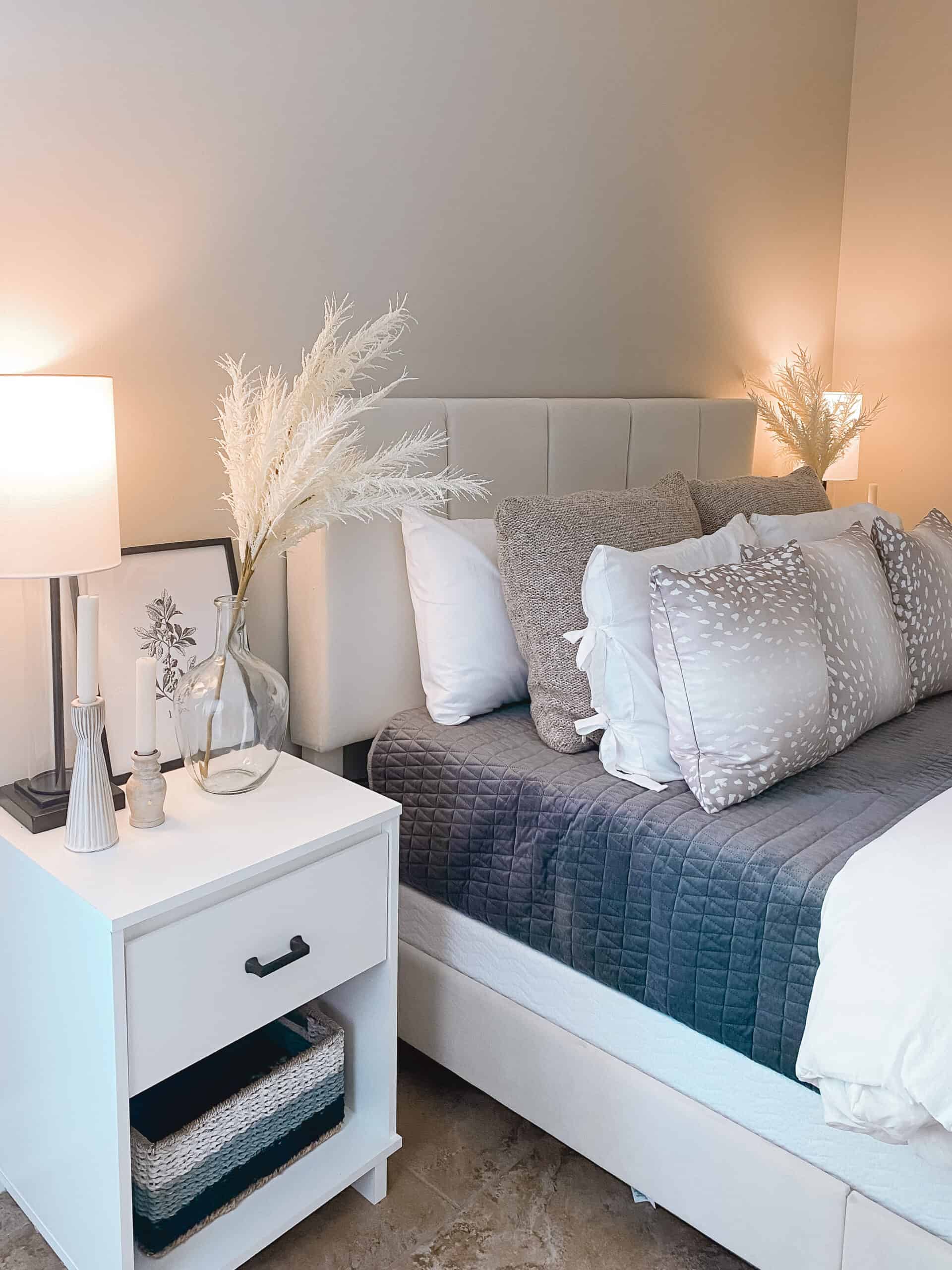 Tour This University of Alabama College Apartment — It's The Neutral College Bedroom Every Girl Dreams Of - By Sophia Lee