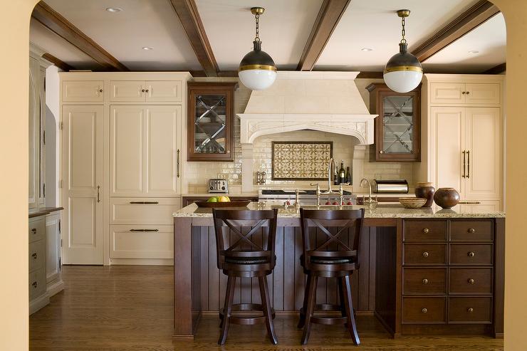Traditional Cream and Brown Kitchen Design - Traditional - Kitchen