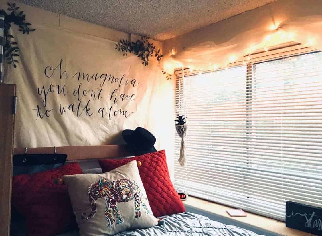 Trendy Boho Dorm Room Decor | How To Turn Your Bland Dorm Room Into A Boho Masterpiece - By Sophia Lee