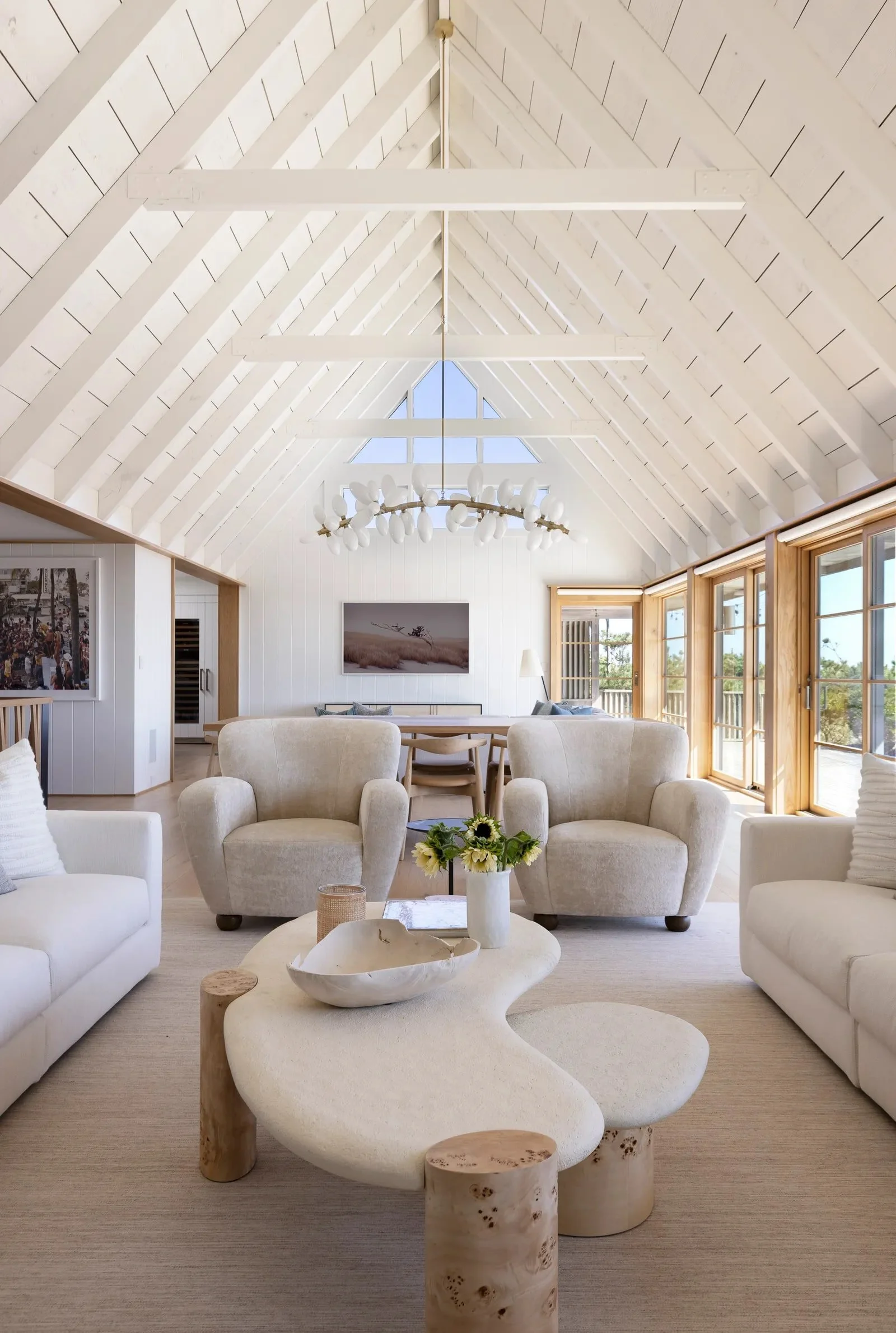 Ultimate Guide to Coastal Decor: Beachy Vibes to Elegant Interiors