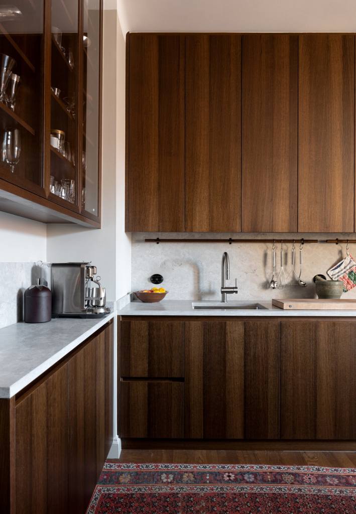Walnut kitchen cabinets and an eclectic Scandinavian interior design - COCO LAPINE DESIGNCOCO LAPINE DESIGN