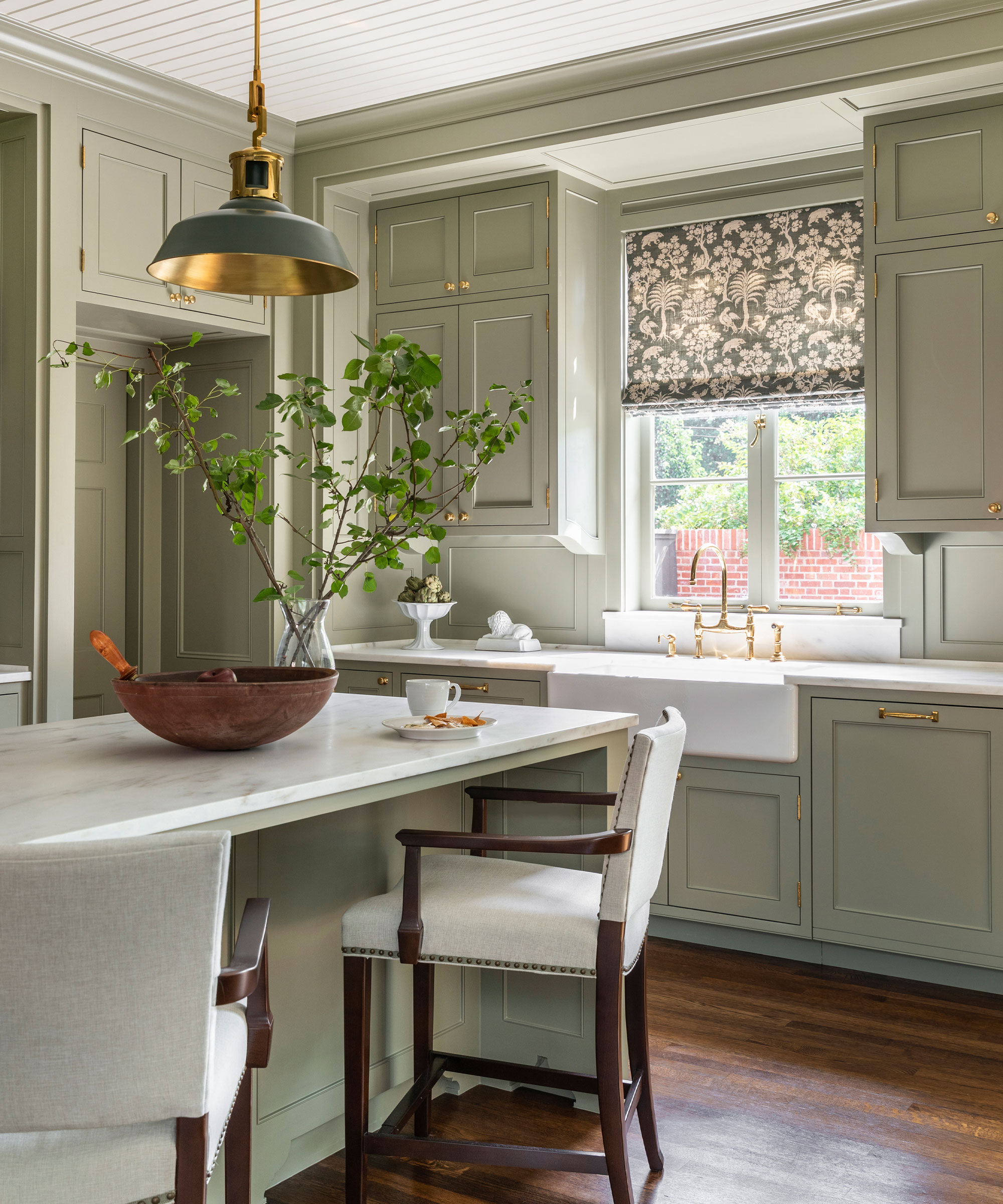 What do you put over a kitchen sink window? | Homes and Gardens
