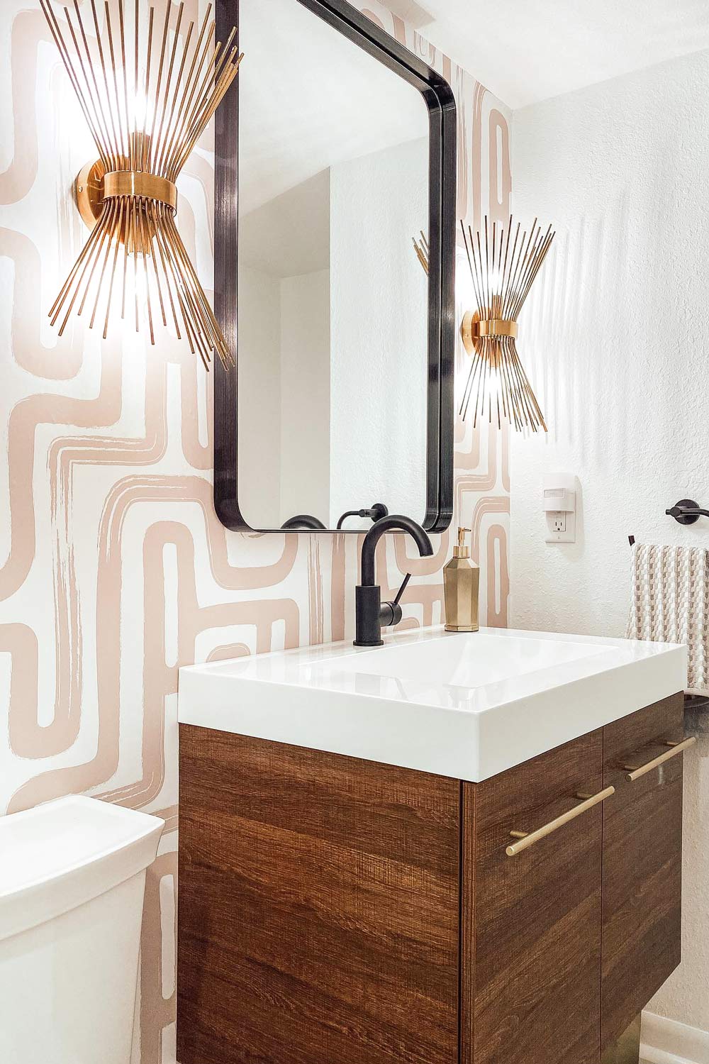 What Kind Of Wallpaper To Use In A Bathroom - Best Options | Livettes Wallpaper