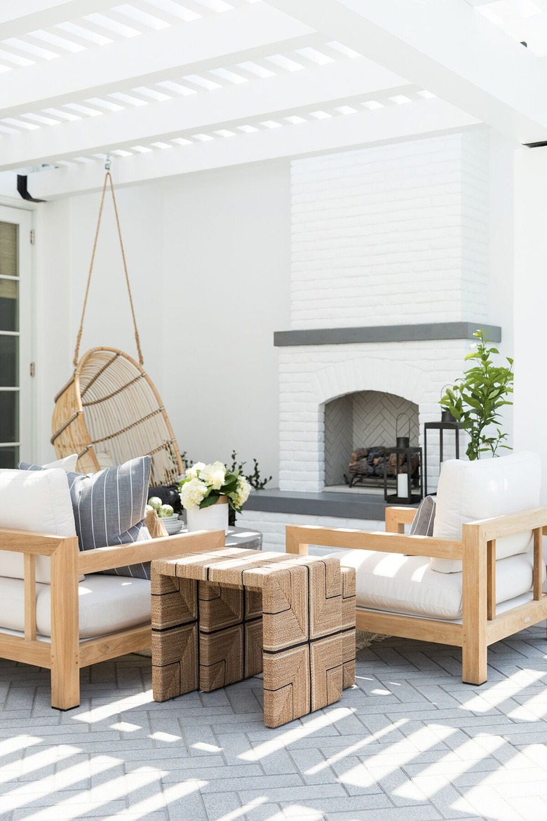 12 Coastal Grandmother Decor Ideas That'll Make Your Backyard Dreams Come True