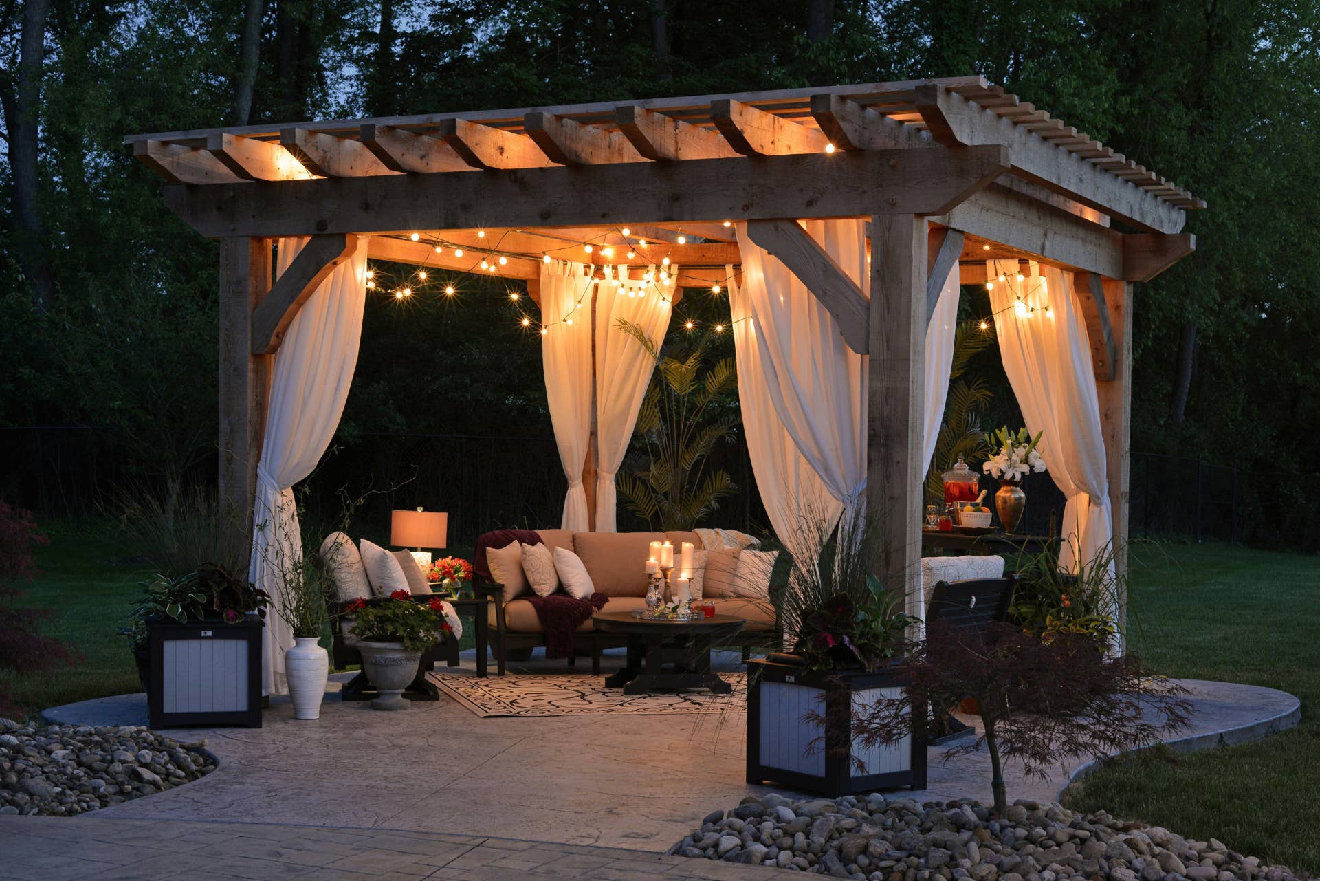 14 Budget-Backyard Ideas That'll Transform Your Space this Summer - Dengarden