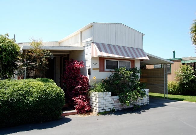 14 Great Mobile Home Exterior Makeover Ideas for Every Budget | Mobile Home Living