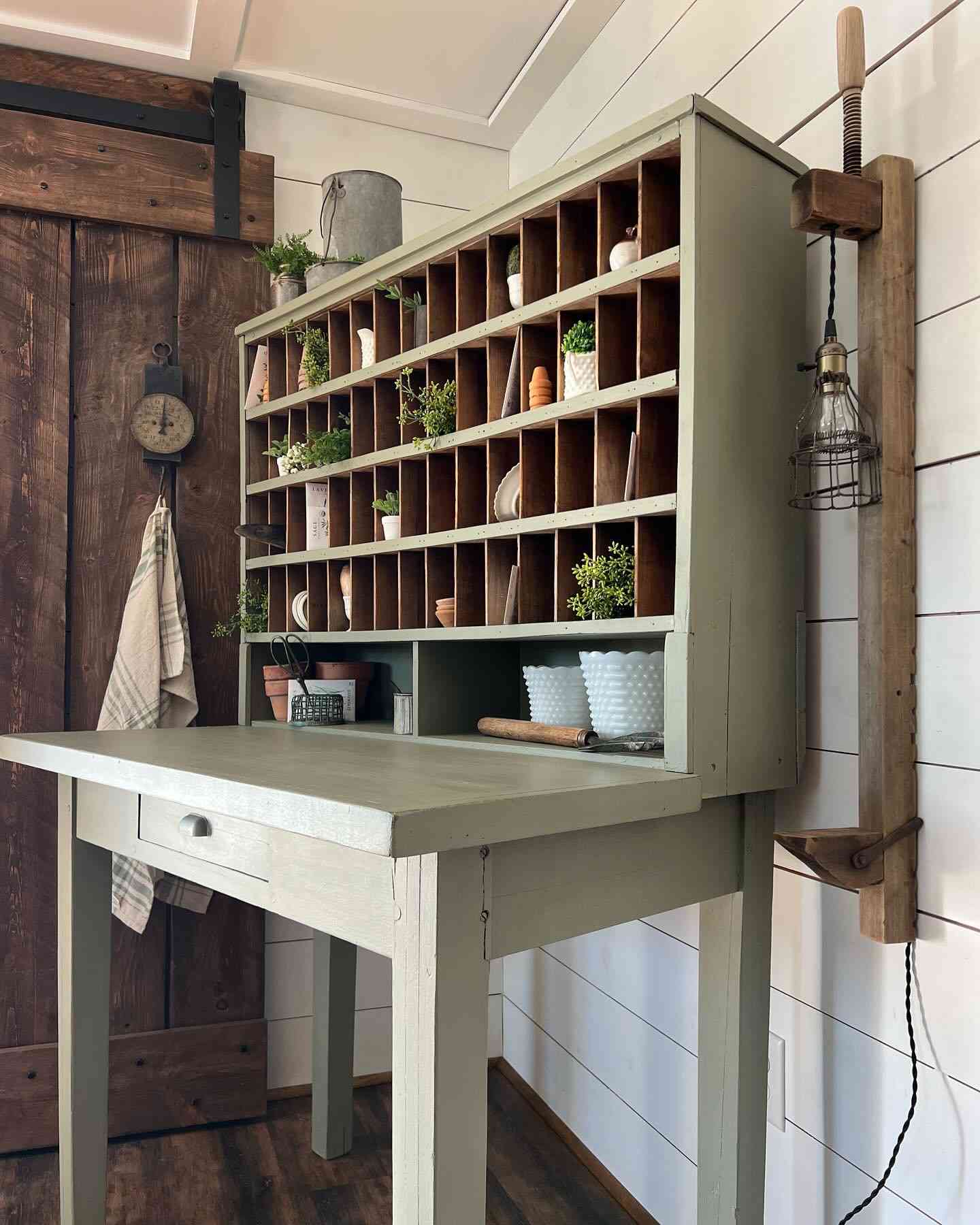 15 Potting Bench Ideas That Are Practical and Beautiful