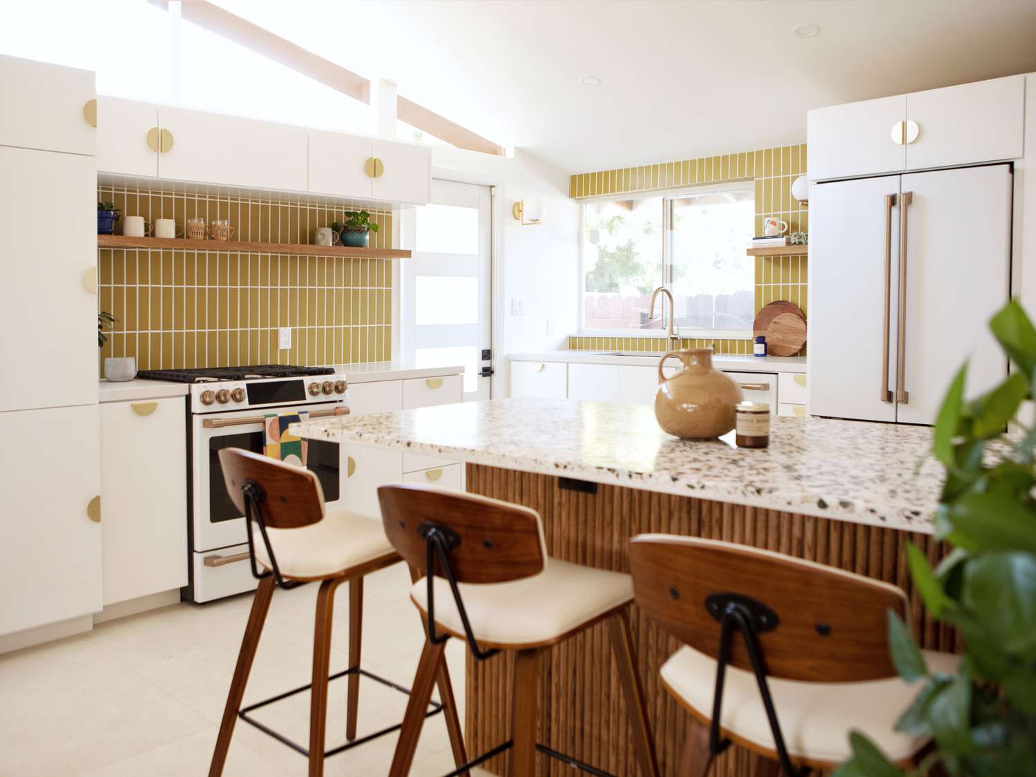 16 Mid-Century Modern Kitchen Ideas to Steal