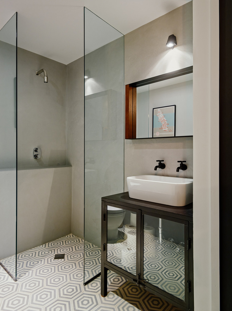 18 Inspiring Walk-In Showers For Small Bathrooms