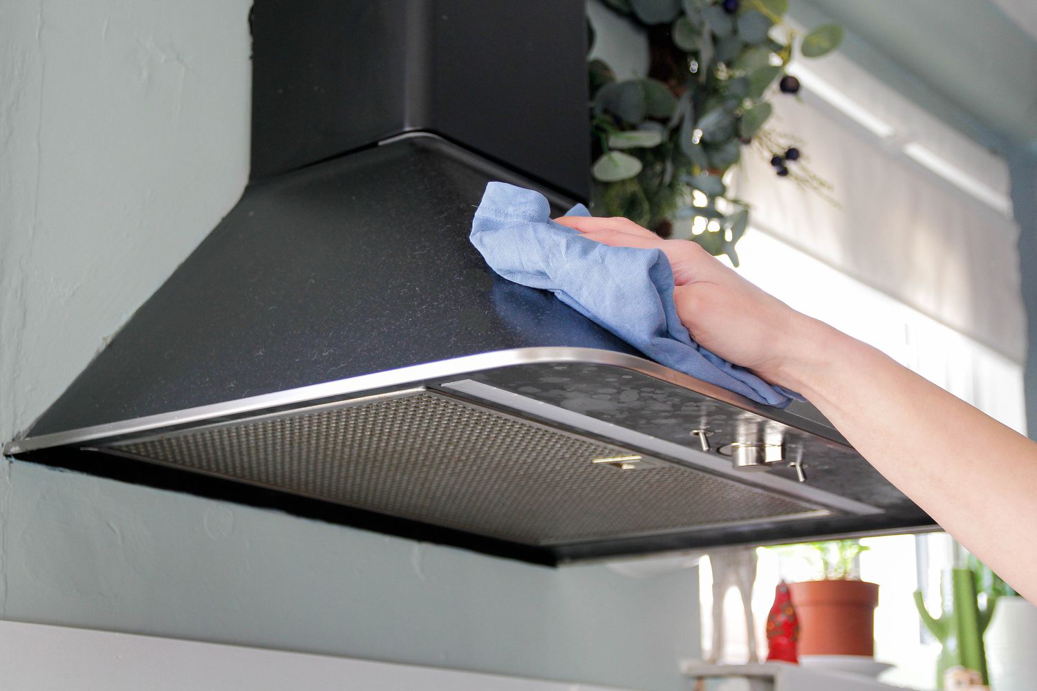 20 Kitchen Cleaning Hacks That Will Make Holiday Hosting Simple