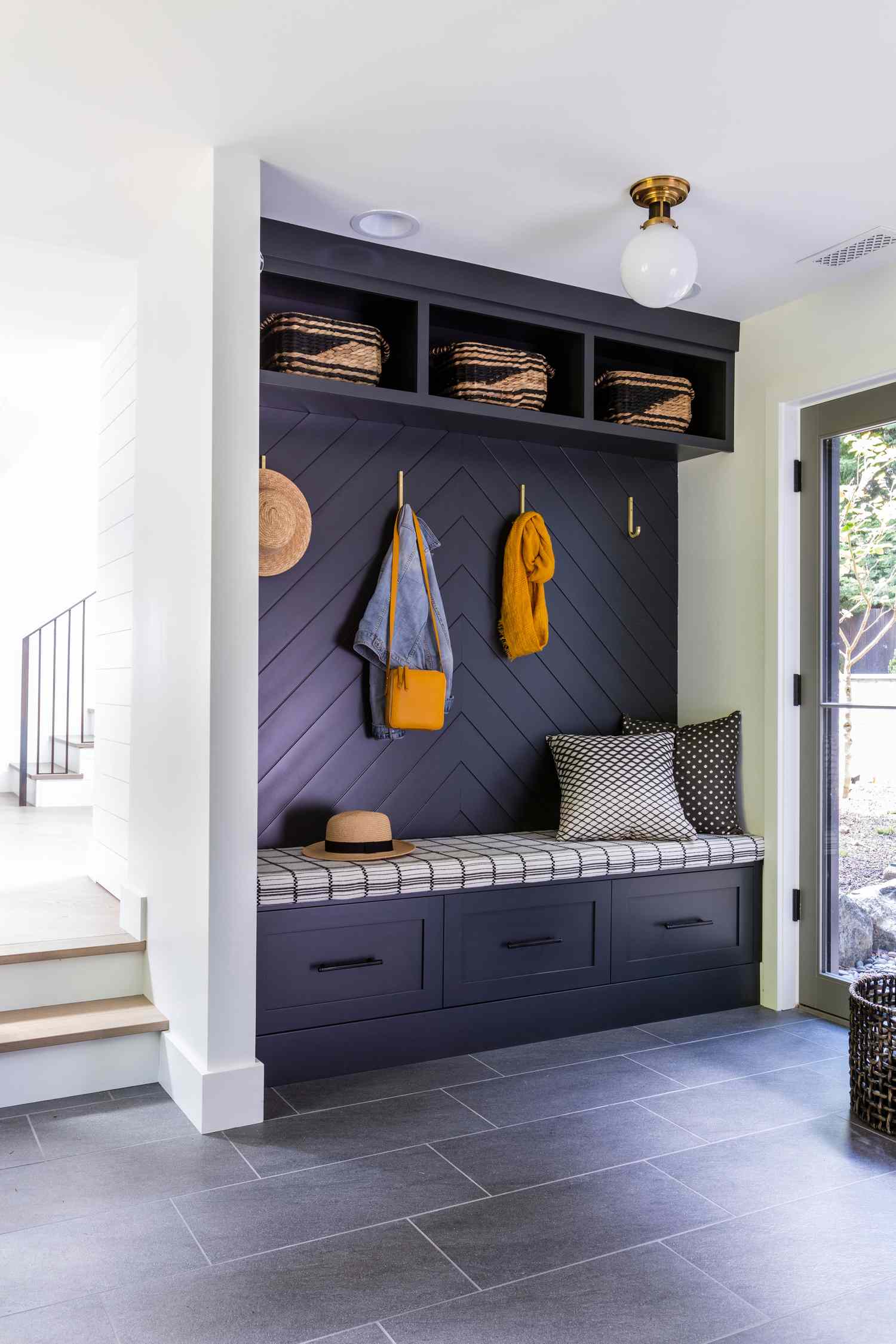 31 Small Mudroom Ideas that Maximize Style and Function