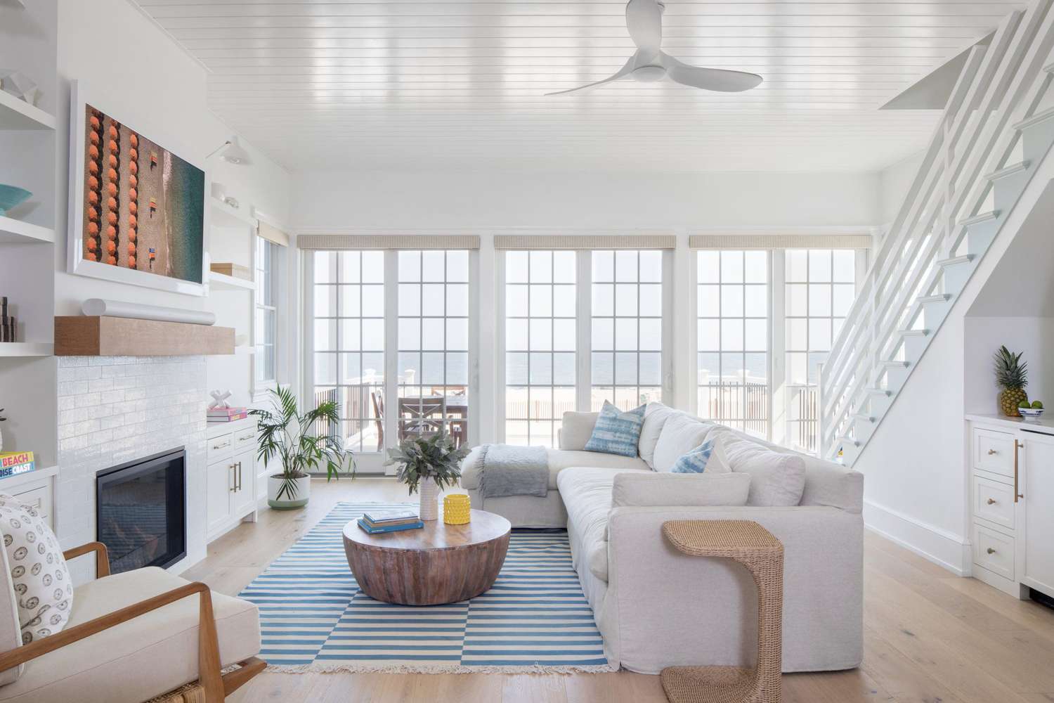 40 Coastal Living Rooms That Feel Like a Day at the Beach