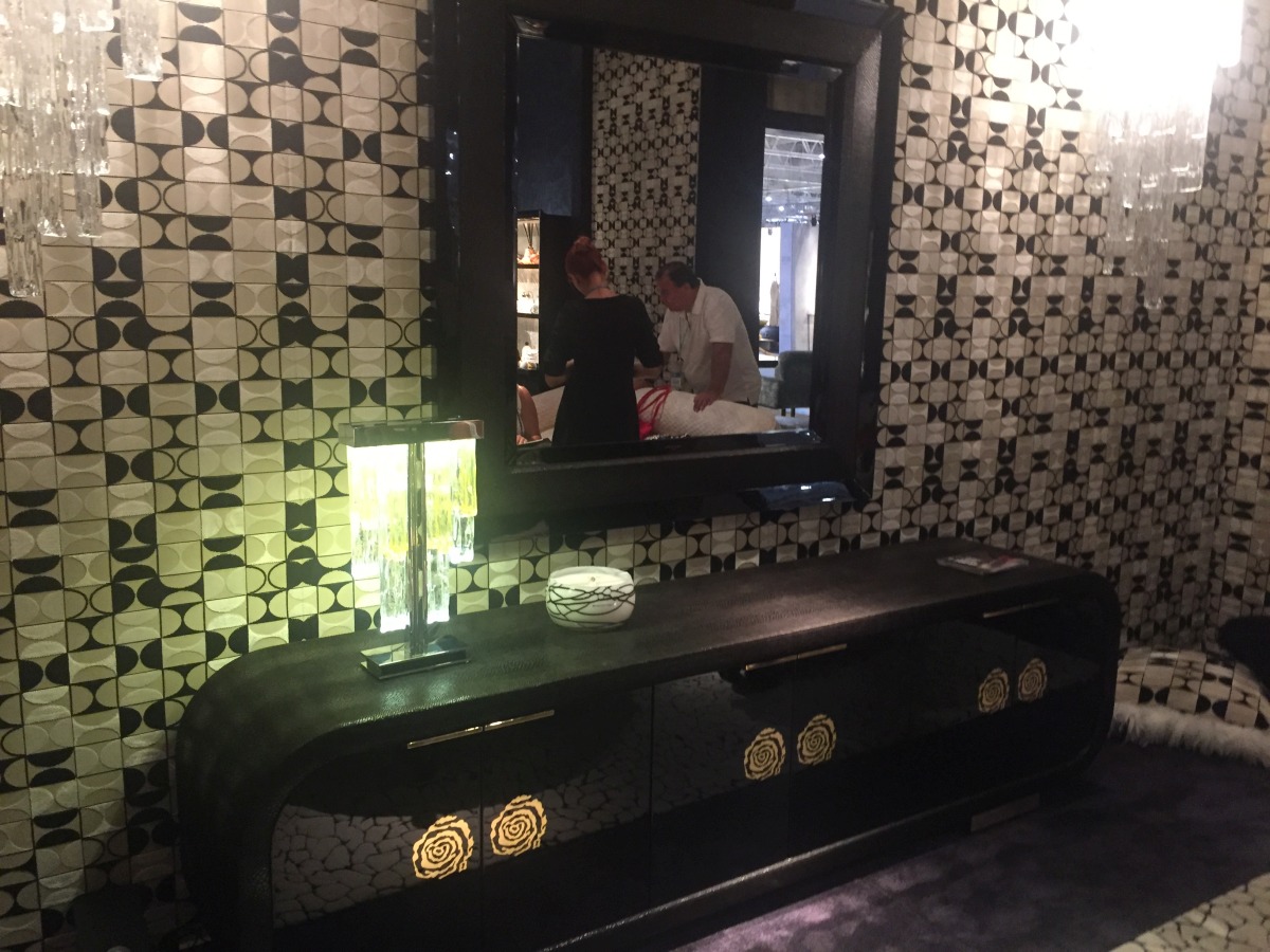 5 Mirror Decorating Mistakes I Keep Seeing in Finished Homes