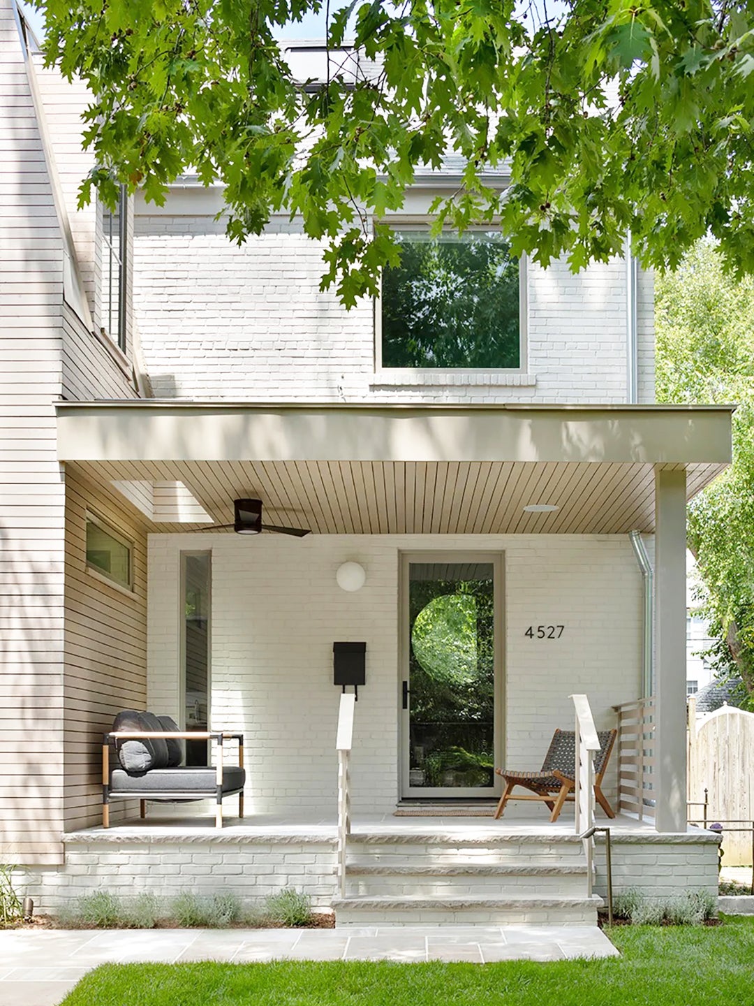 8 White House Exteriors That Are Just as Dramatic as Black