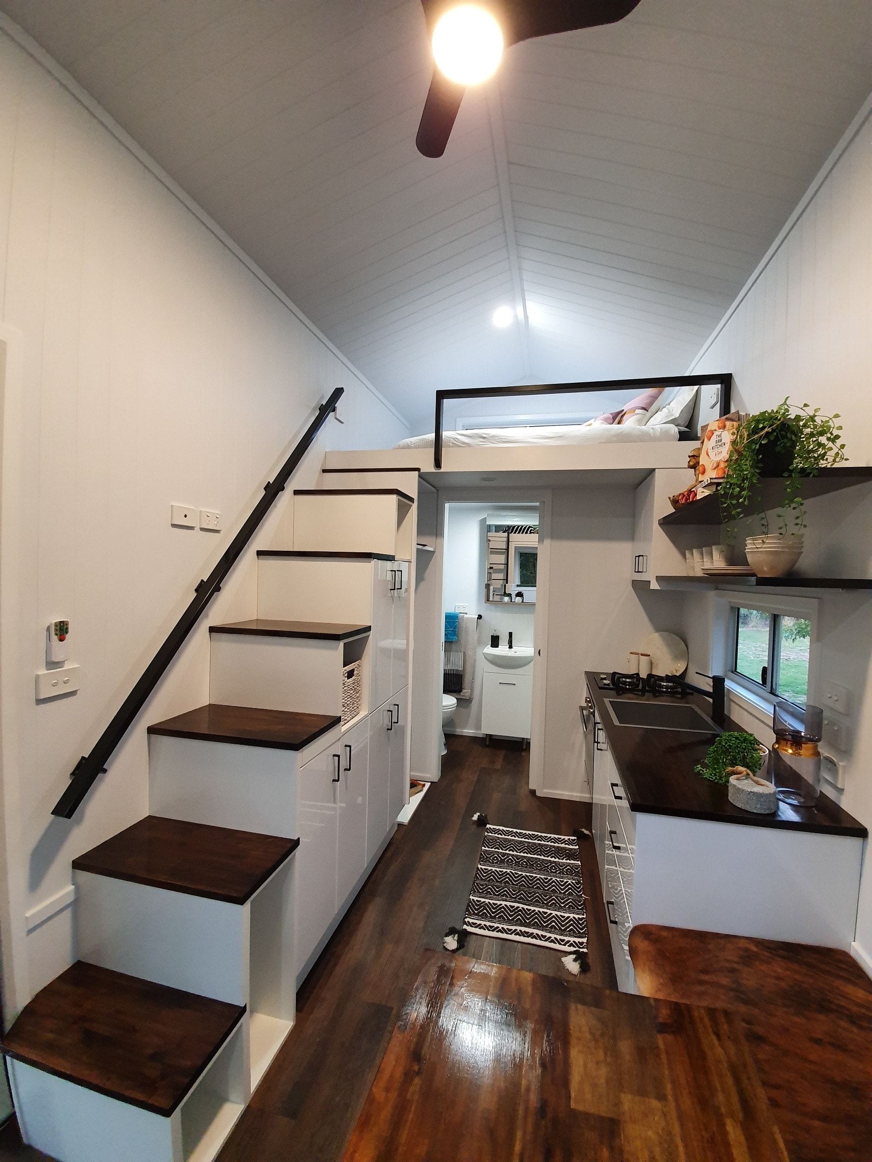 A Clever Layout Makes This Two-Bedroom Tiny Home Extra Flexible and Cozy - autoevolution