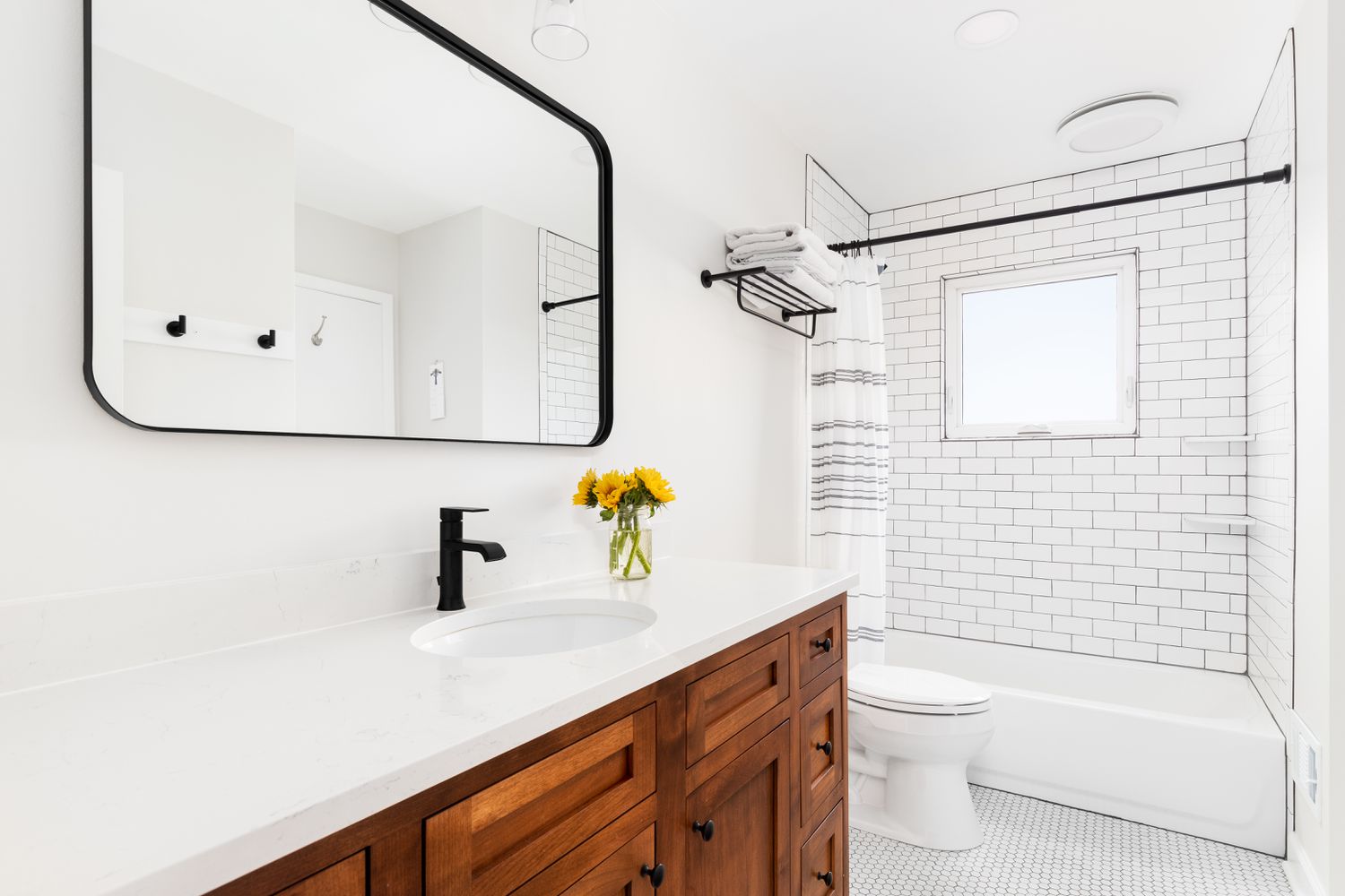 Black Grout With White Tiles: Pros, Cons and Tips for Pairing Them