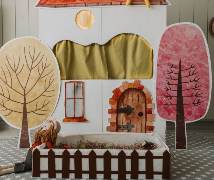 Cardboard puppet theater: a fun and eco-friendly activity