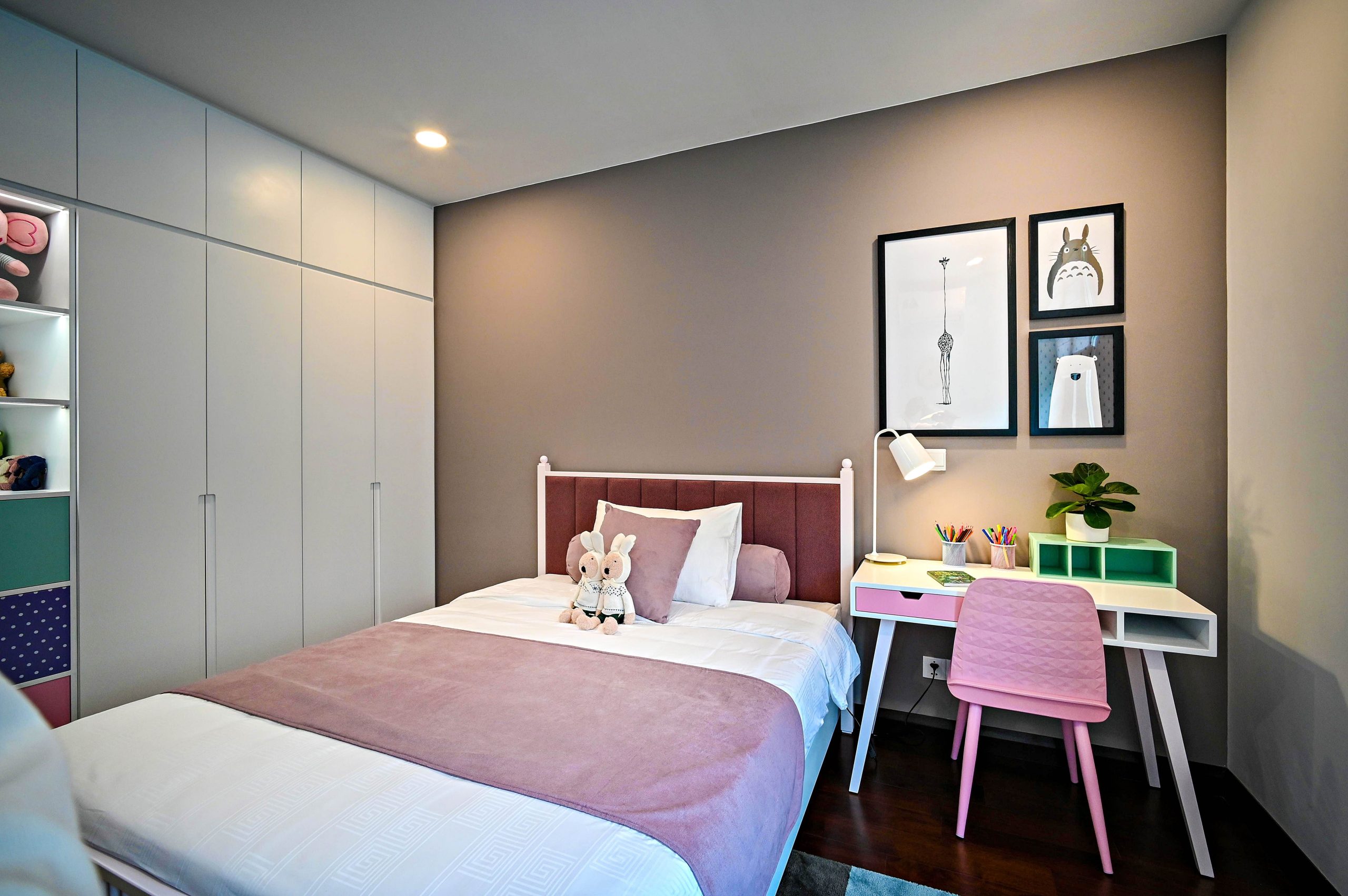 Chic kids' bedroom featuring a comfy bed, study desk, and playful decor in a modern design.